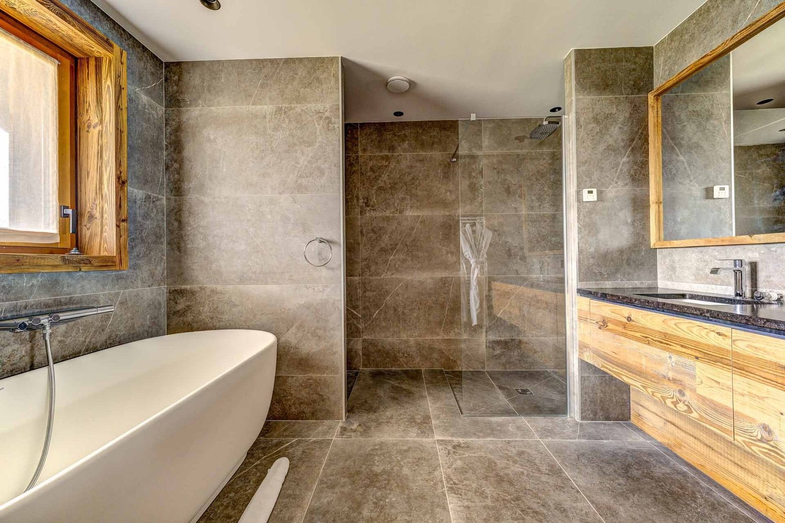 Ski Chalet With Panoramic Views Chalet in Courchevel, Auvergne-Rhône-Alpes, France 1 - 15775277