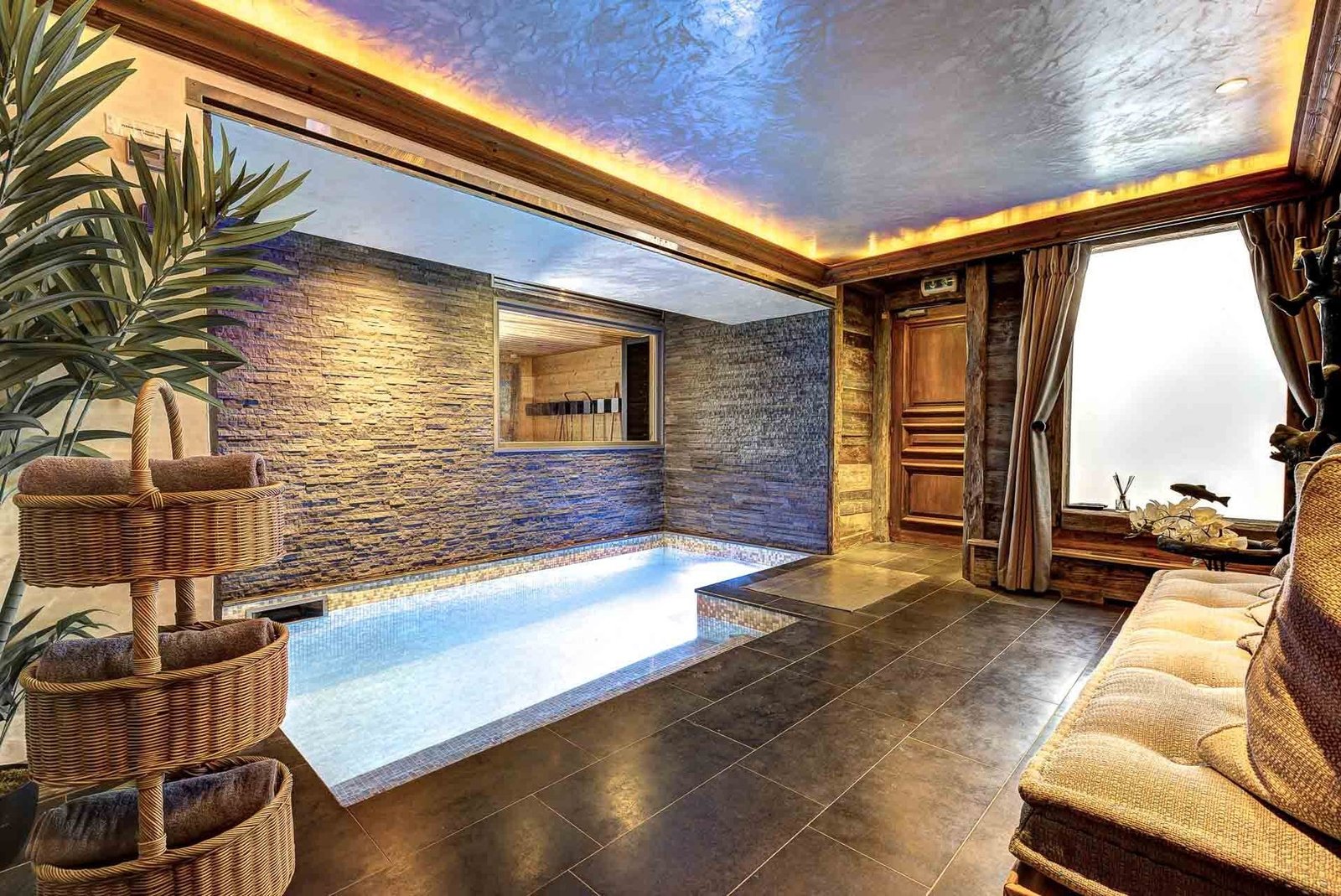 Chalet in Courchevel, Auvergne-Rhône-Alpes, France 1 - 16354579