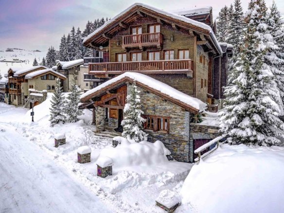 Chalet in Courchevel, Auvergne-Rhône-Alpes, France 1 - 16354579