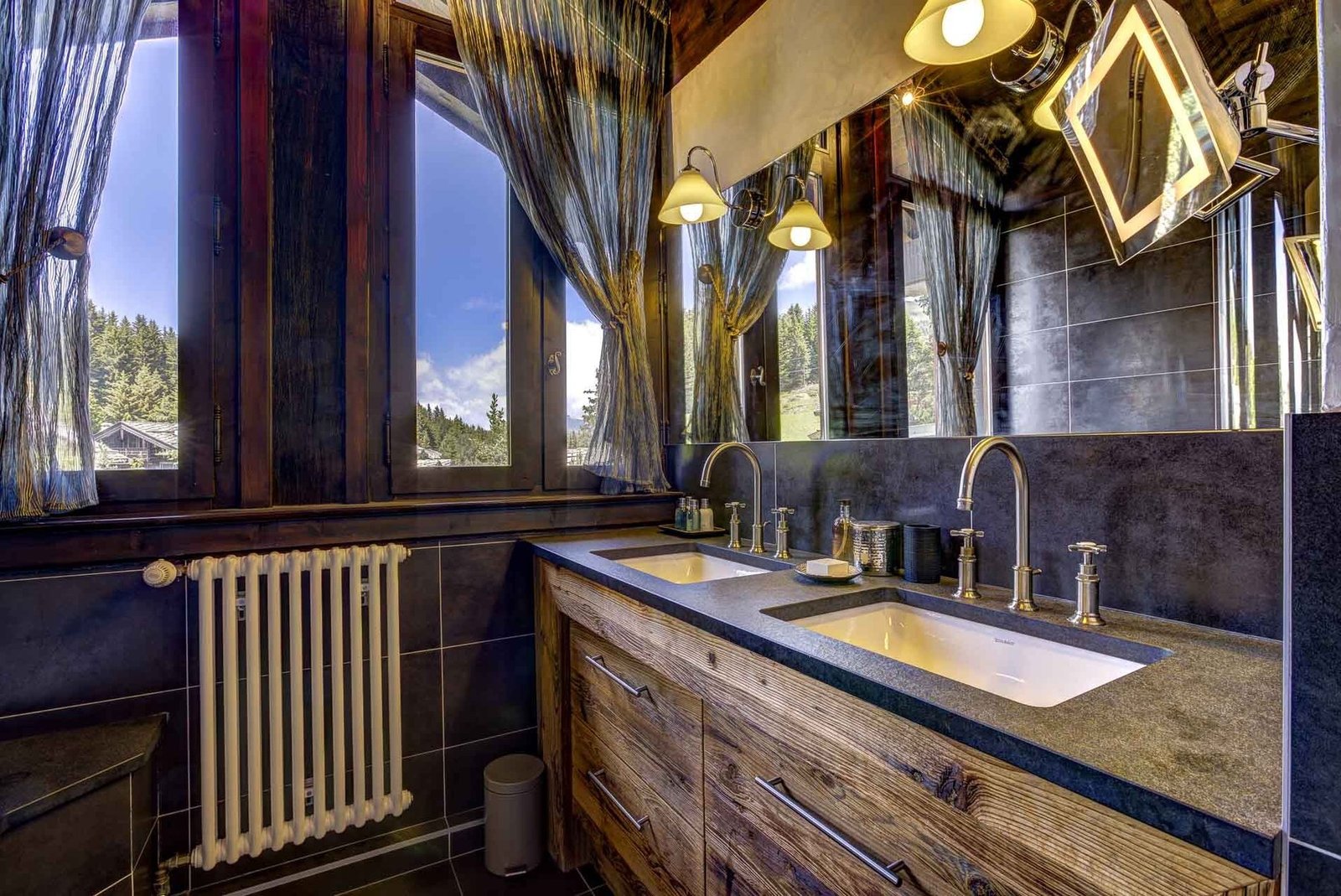 Chalet in Courchevel, Auvergne-Rhône-Alpes, France 1 - 16354579