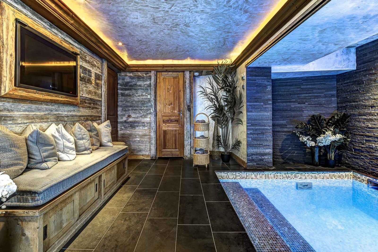 Chalet in Courchevel, Auvergne-Rhône-Alpes, France 1 - 16354579