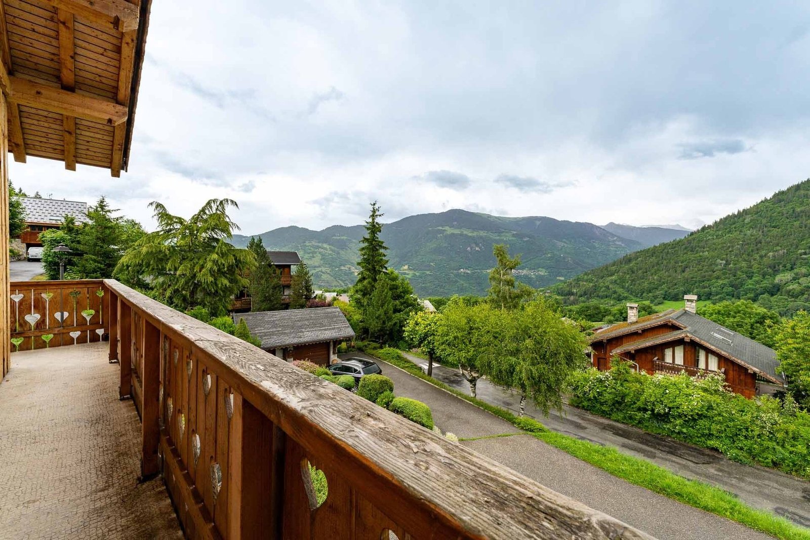 A Substantial Detached Chalet Currently Separated Into Three Apartments Chalet in Les Allues, Auvergne-Rhône-Alpes, France 1 - 15714623