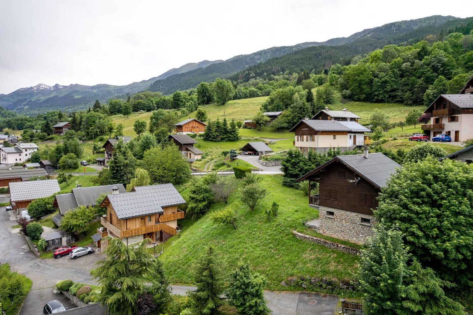 A Substantial Detached Chalet Currently Separated Into Three Apartments Chalet in Les Allues, Auvergne-Rhône-Alpes, France 1 - 15714623