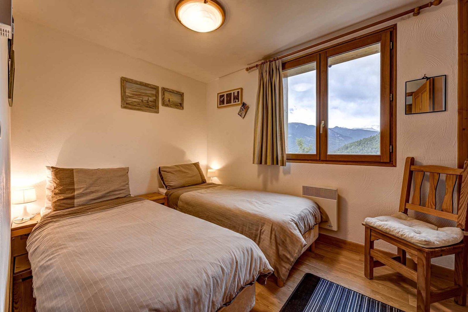 A Substantial Detached Chalet Currently Separated Into Three Apartments Chalet in Les Allues, Auvergne-Rhône-Alpes, France 1 - 15714623