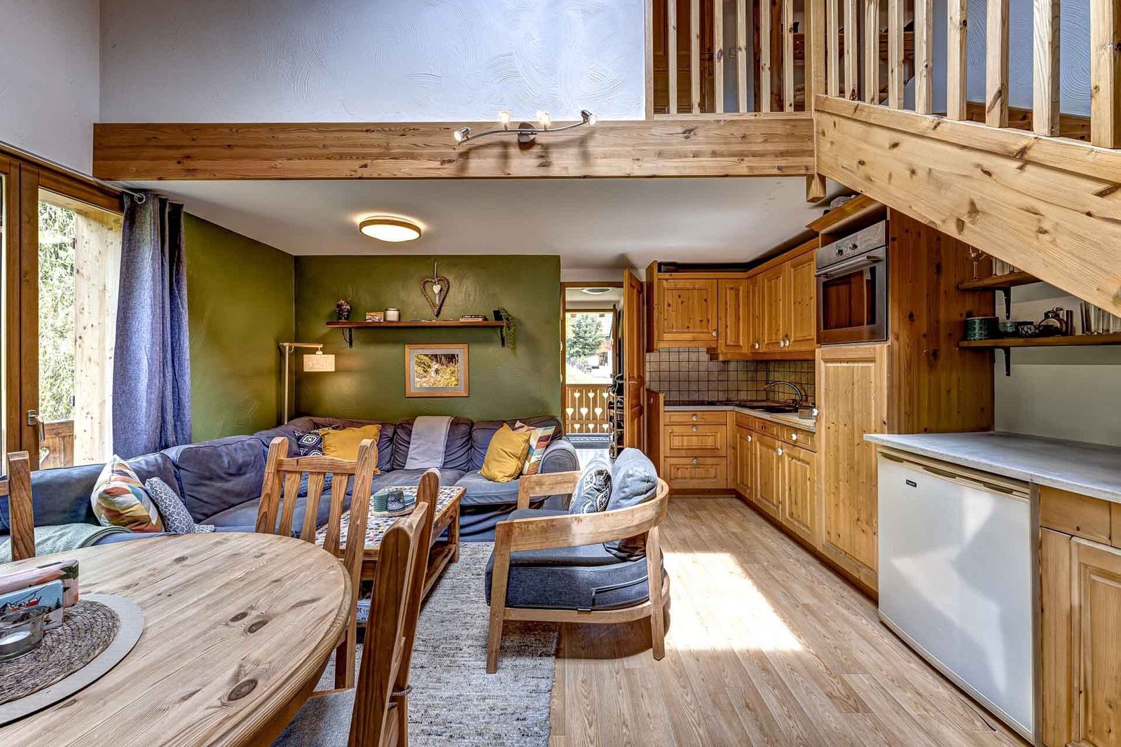 A Substantial Detached Chalet Currently Separated Into Three Apartments Chalet in Les Allues, Auvergne-Rhône-Alpes, France 1 - 15714623