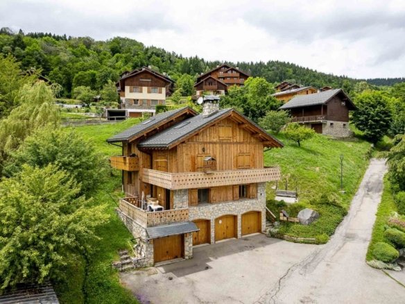 Chalet in Les Allues, Auvergne-Rhône-Alpes, France 1 - 15714623