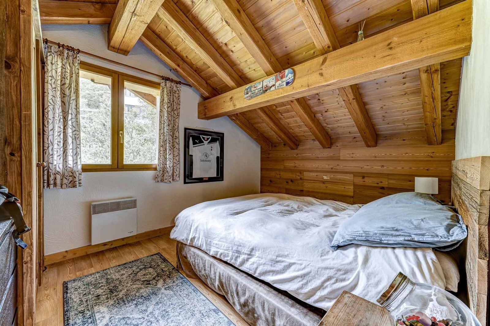 A Substantial Detached Chalet Currently Separated Into Three Apartments Chalet in Les Allues, Auvergne-Rhône-Alpes, France 1 - 15714623