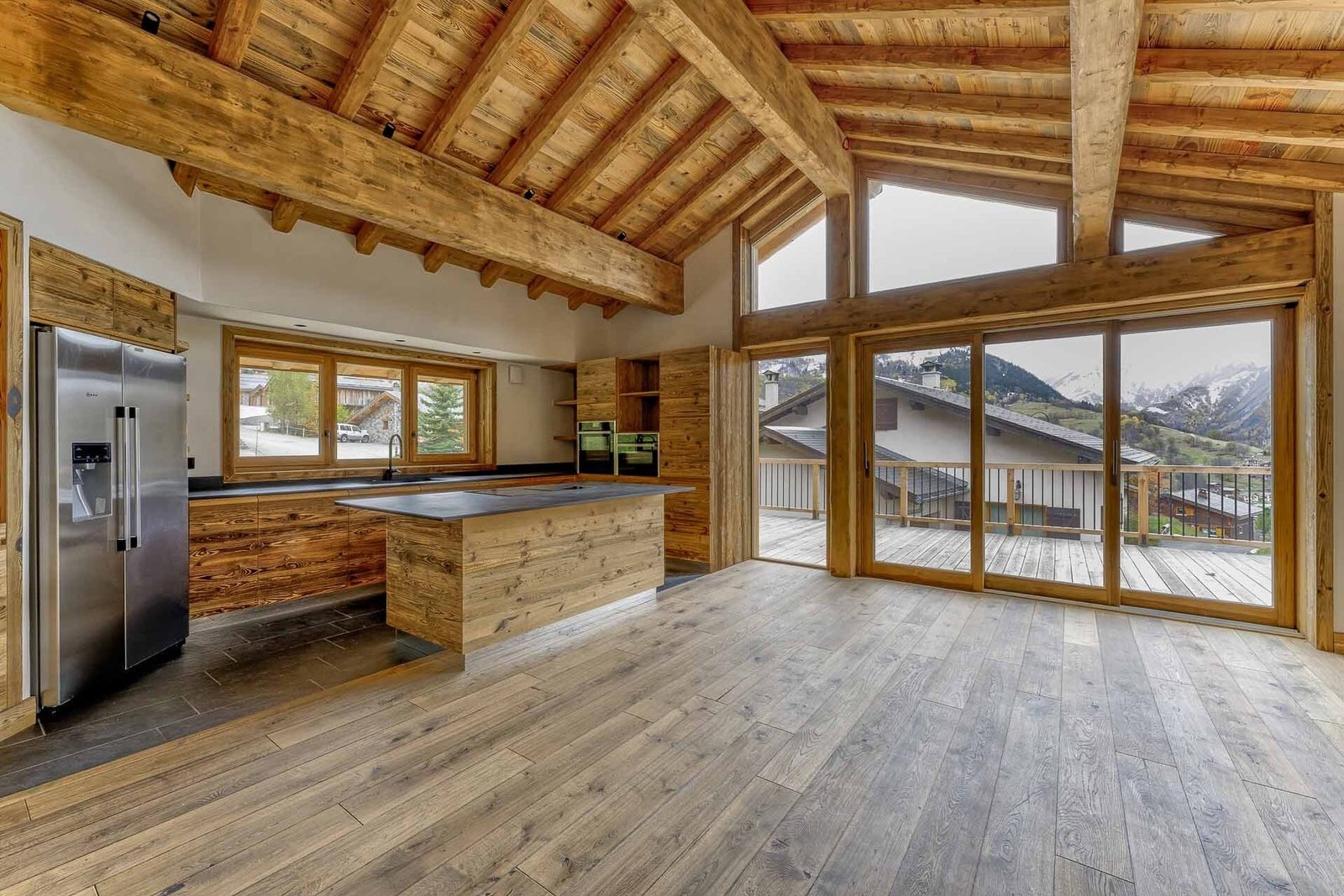 Exquisite Turn Key Chalet For Sale In St Martin De Belleville Chalet in Les Belleville, Auvergne-Rhône-Alpes, France 1 - 14796212