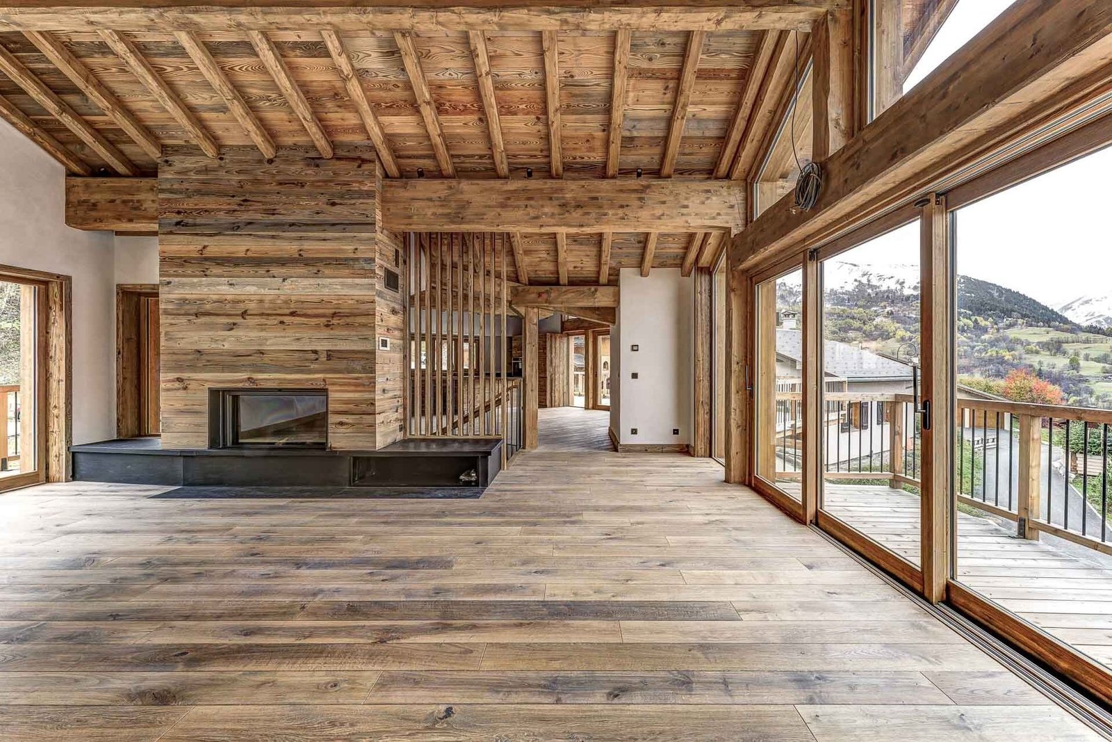 Exquisite Turn Key Chalet For Sale In St Martin De Belleville Chalet in Les Belleville, Auvergne-Rhône-Alpes, France 1 - 14796212