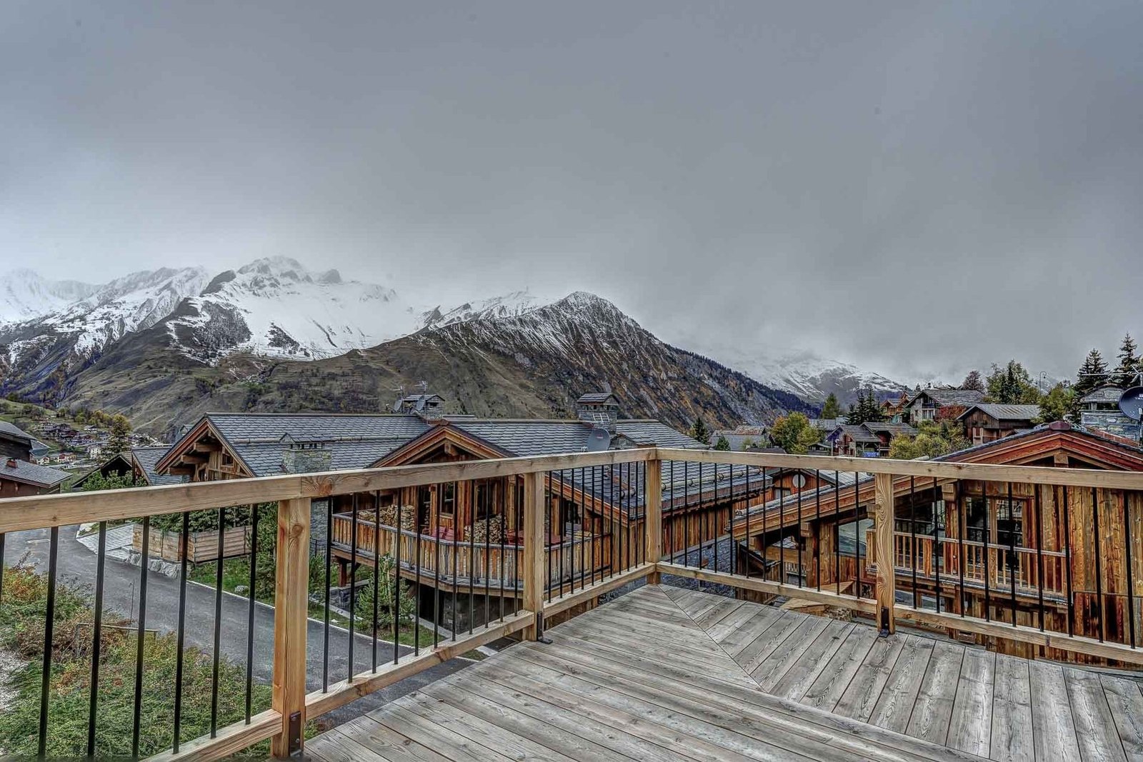 Exquisite Turn Key Chalet For Sale In St Martin De Belleville Chalet in Les Belleville, Auvergne-Rhône-Alpes, France 1 - 14796212