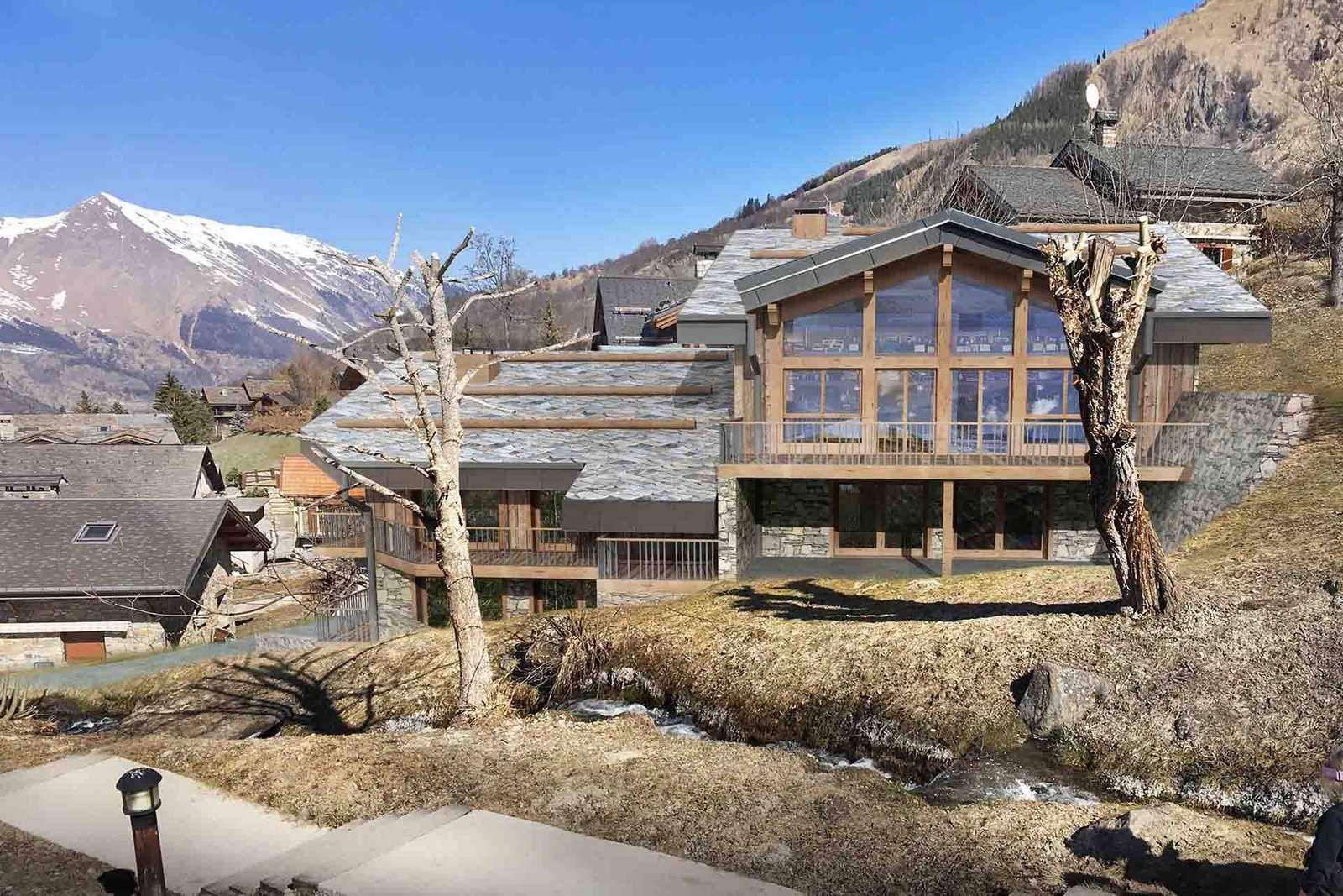 This Ski In/Ski Out Piste Side Chalet For Sale In The Heart Of St Martin De Belleville Chalet in Les Belleville, Auvergne-Rhône-Alpes, France 1 - 14887111