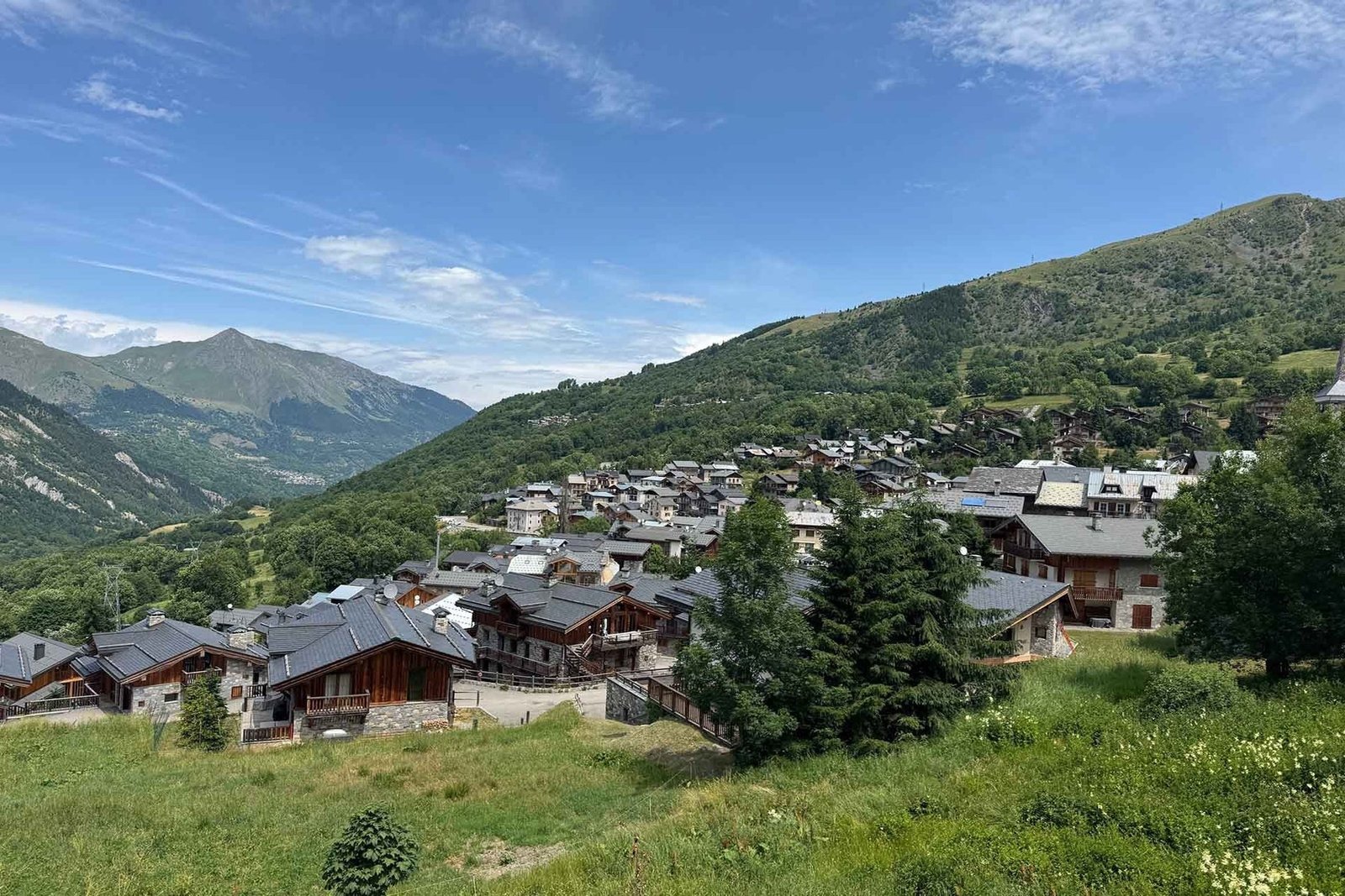 Chalet With Panoramic Mountain Views In St Martin De Belleville Chalet in Les Belleville, Auvergne-Rhône-Alpes, France 1 - 15881574