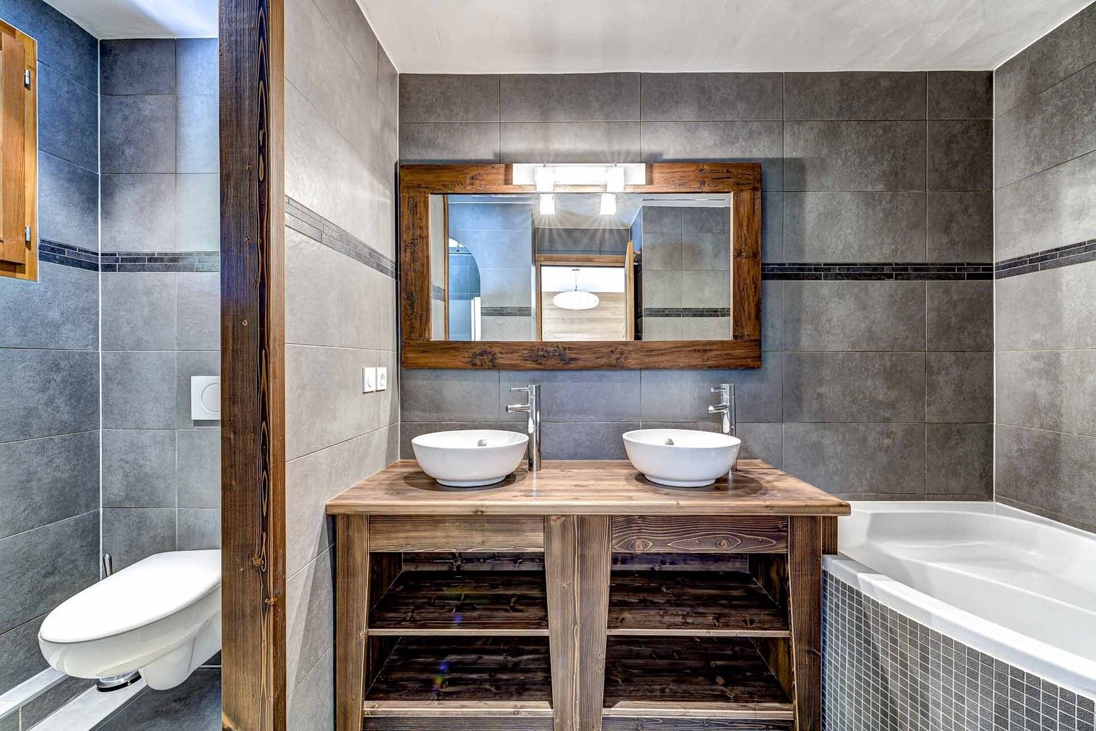 Superb 7 Double Bedroom Chalet Situated In The Heart Of The Sainte Foy Ski Resort Chalet in Val-d'Isère, Auvergne-Rhône-Alpes, France 1 - 14796350