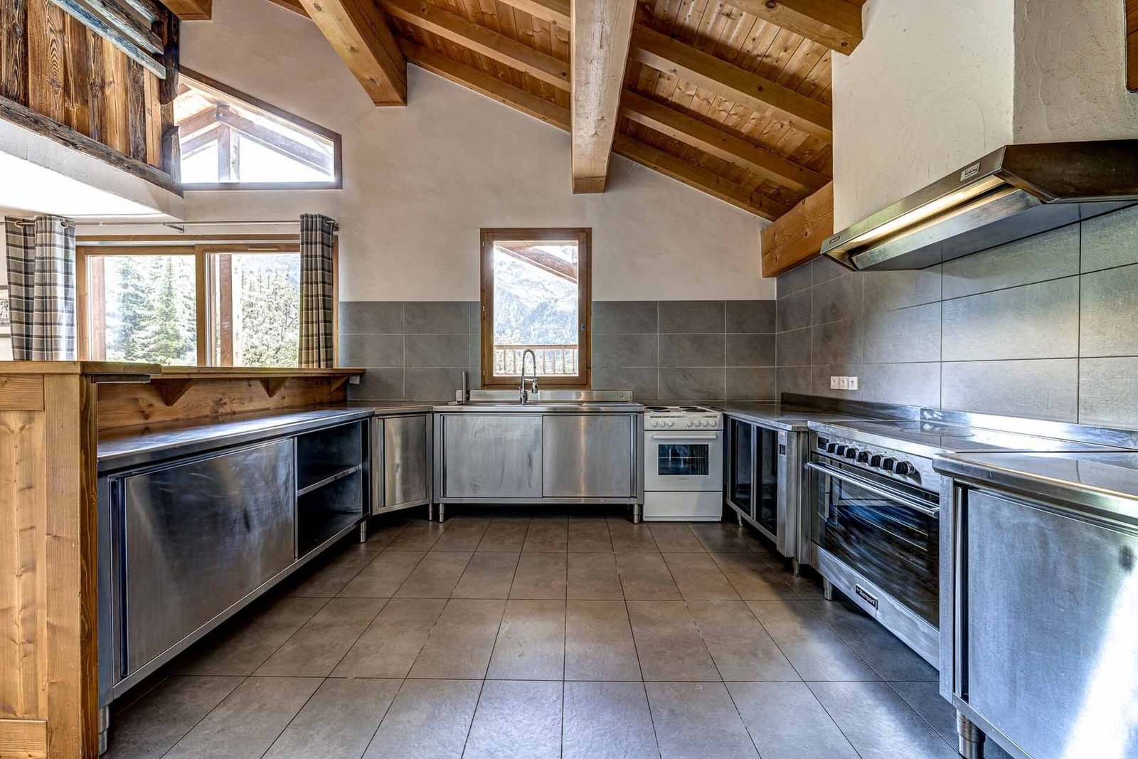 Superb 7 Double Bedroom Chalet Situated In The Heart Of The Sainte Foy Ski Resort Chalet in Val-d'Isère, Auvergne-Rhône-Alpes, France 1 - 14796350