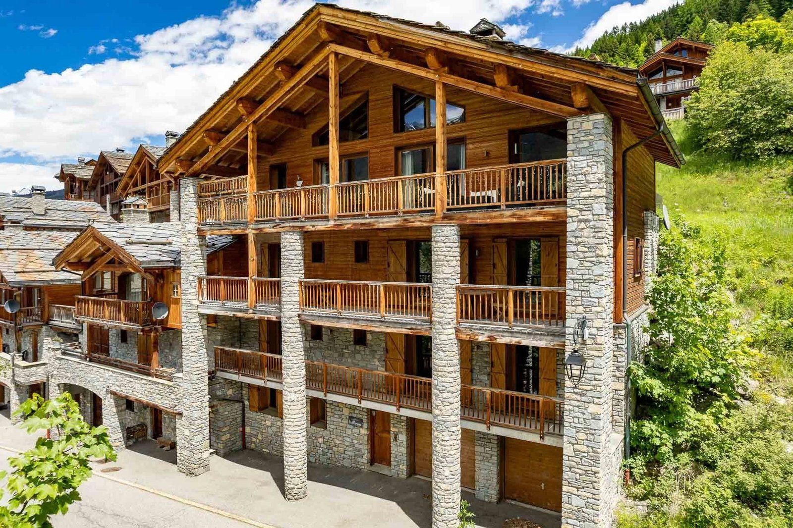 Superb 7 Double Bedroom Chalet Situated In The Heart Of The Sainte Foy Ski Resort Chalet in Val-d'Isère, Auvergne-Rhône-Alpes, France 1 - 14796350