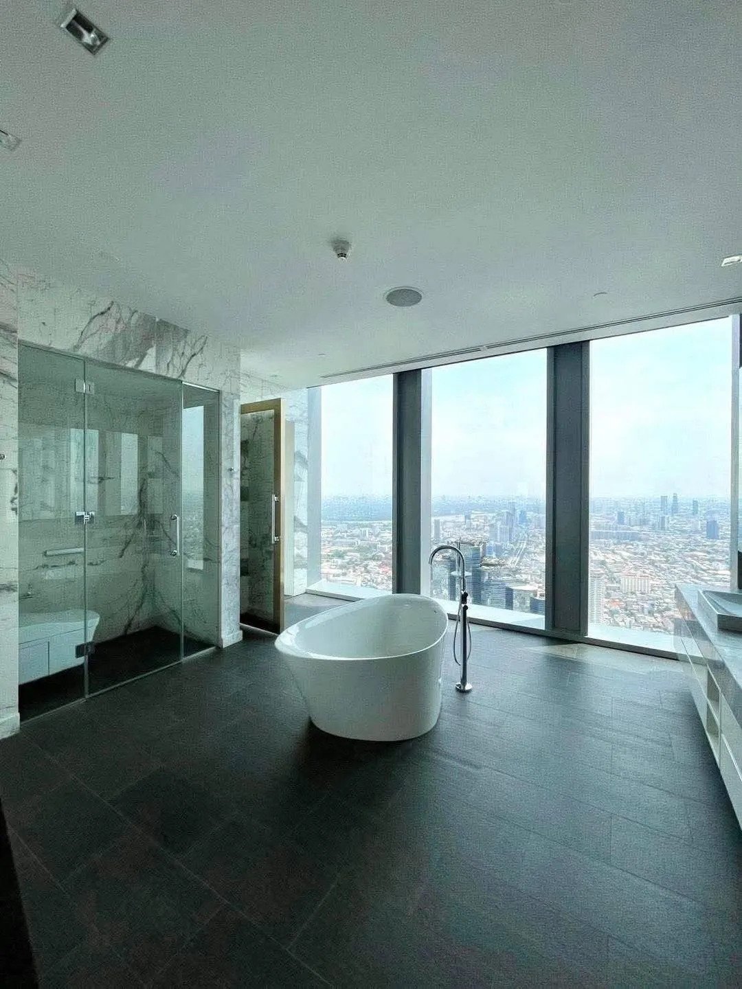 Sky High Sophistication – Penthouse At The Ritz Carlton Residences, Bangkok Condo in Bangkok, Krung Thep Maha Nakhon, Thailand 1 - 15347305