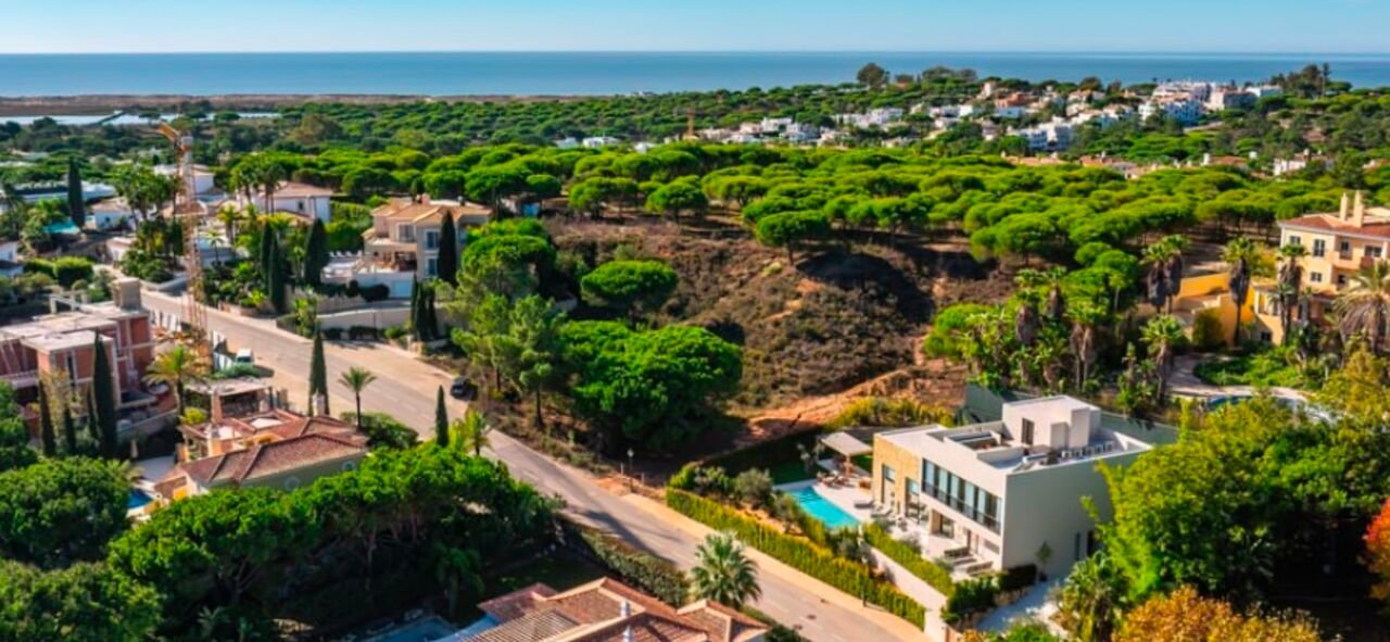 4 Bedroom Villa For Sale In Quinta Do Lago House in Almancil, Algarve, Portugal 1 - 14116022