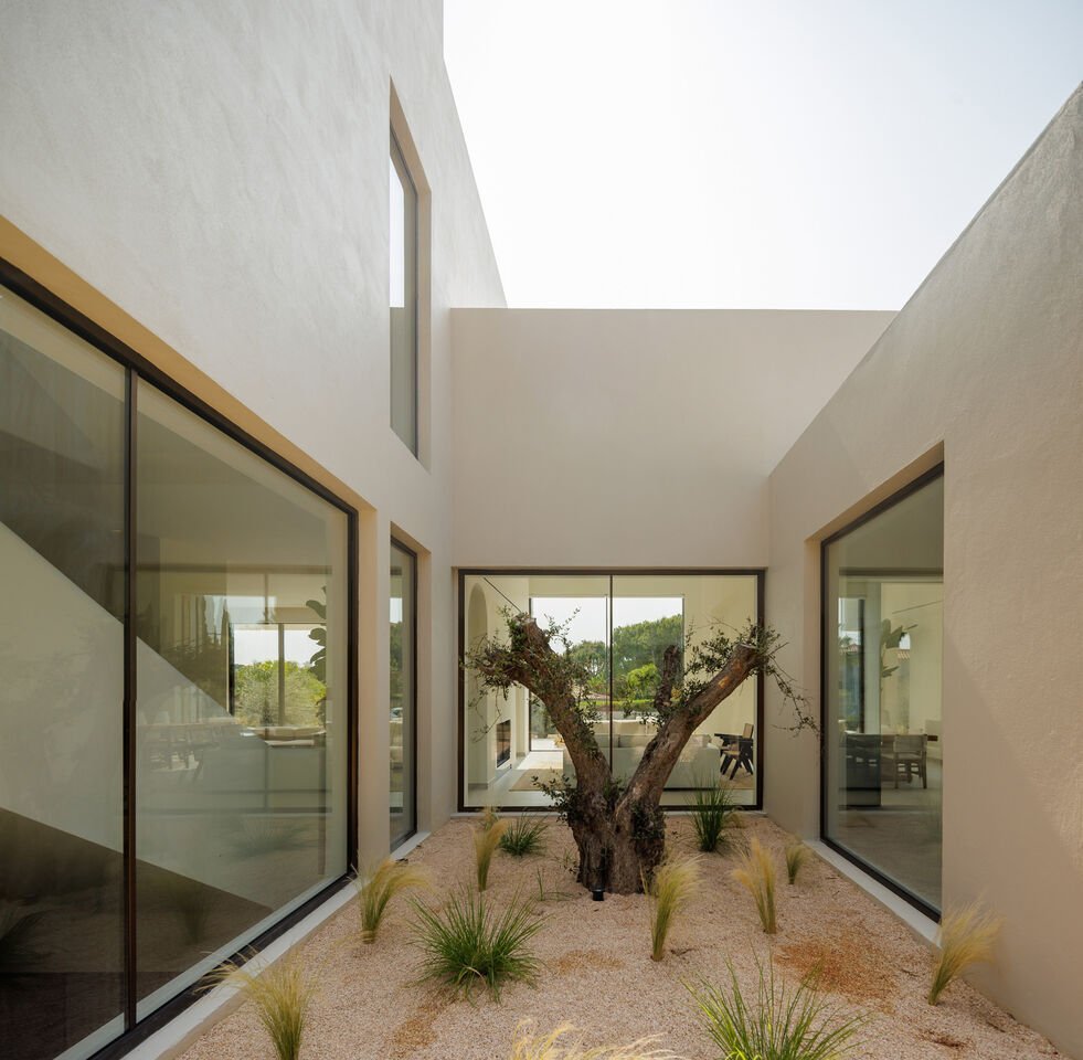 4 Bedroom Villa For Sale In Quinta Do Lago House in Almancil, Algarve, Portugal 1 - 14116022