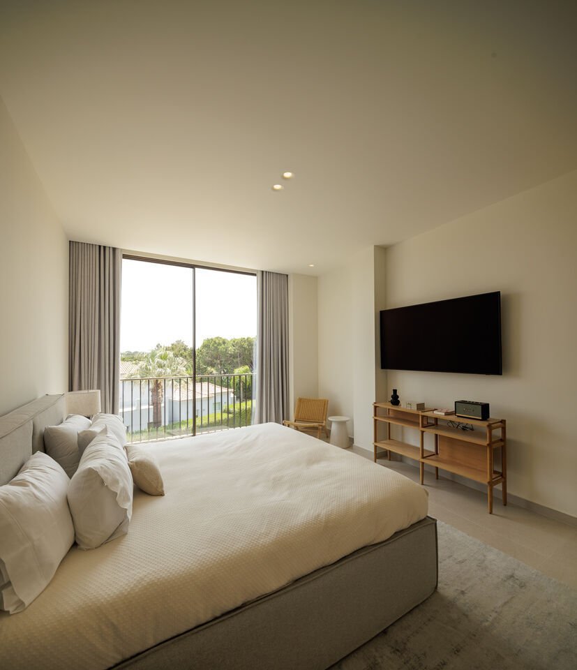 4 Bedroom Villa For Sale In Quinta Do Lago House in Almancil, Algarve, Portugal 1 - 14116022