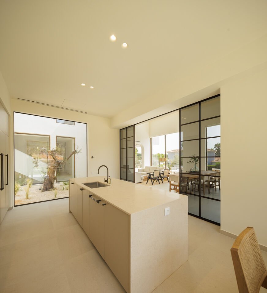 4 Bedroom Villa For Sale In Quinta Do Lago House in Almancil, Algarve, Portugal 1 - 14116022