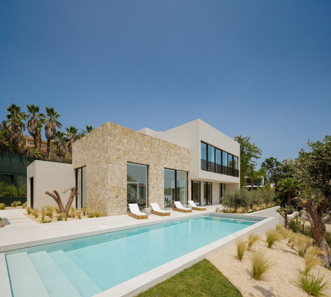 4 Bedroom Villa For Sale In Quinta Do Lago House in Almancil, Algarve, Portugal 1 - 14116022