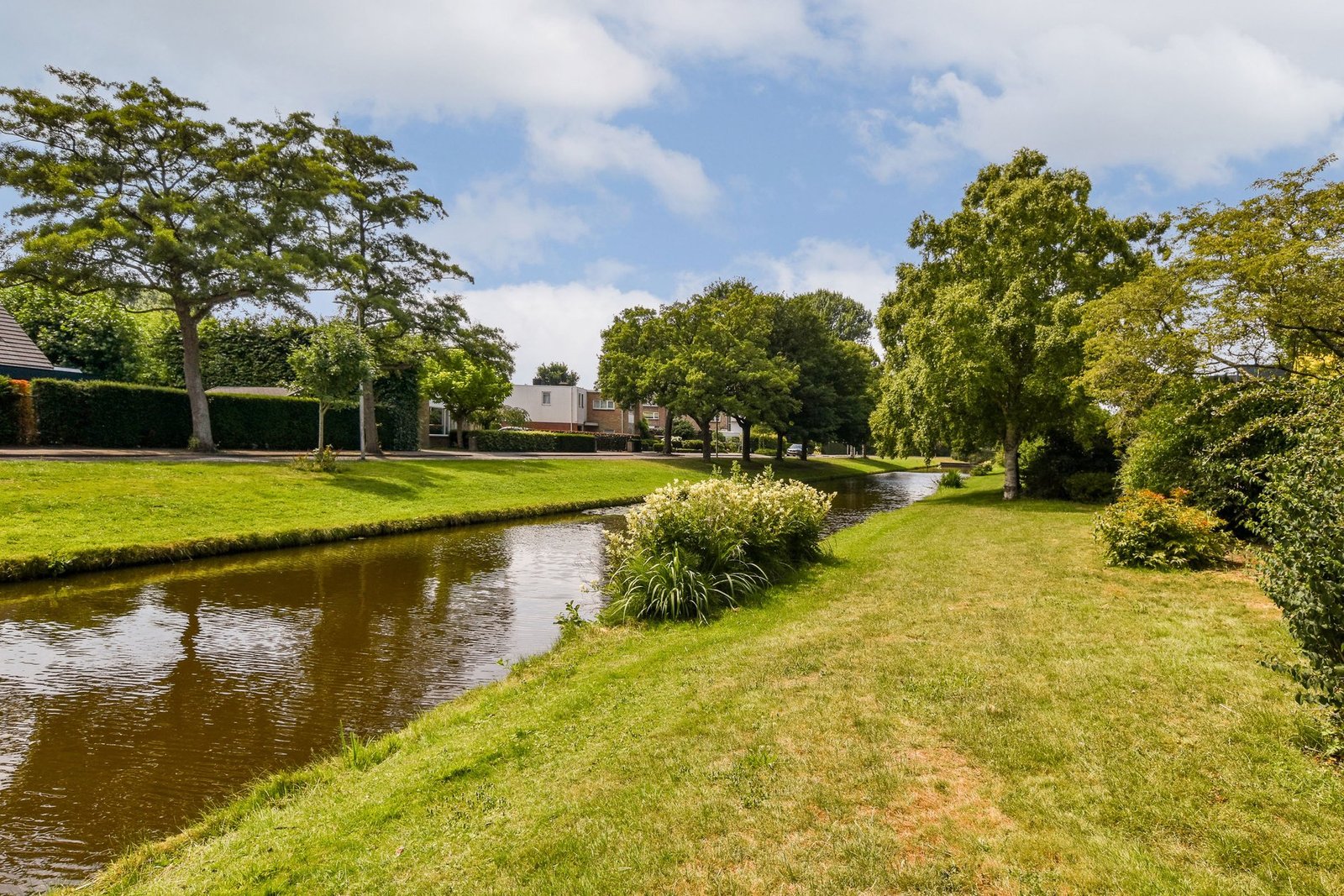 Space, Comfort, And A Prime Location In Elsrijk. House in Amstelveen, North Holland, Netherlands