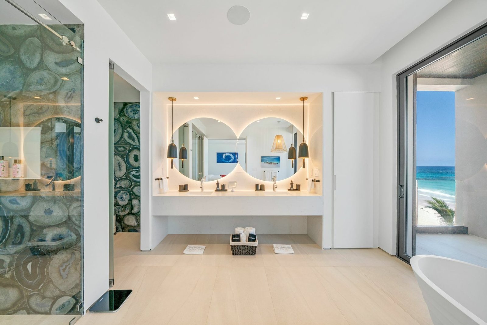 Modern Estate, Harbour Island House in Dunmore Town, Harbour Island, The Bahamas 1 - 11617204