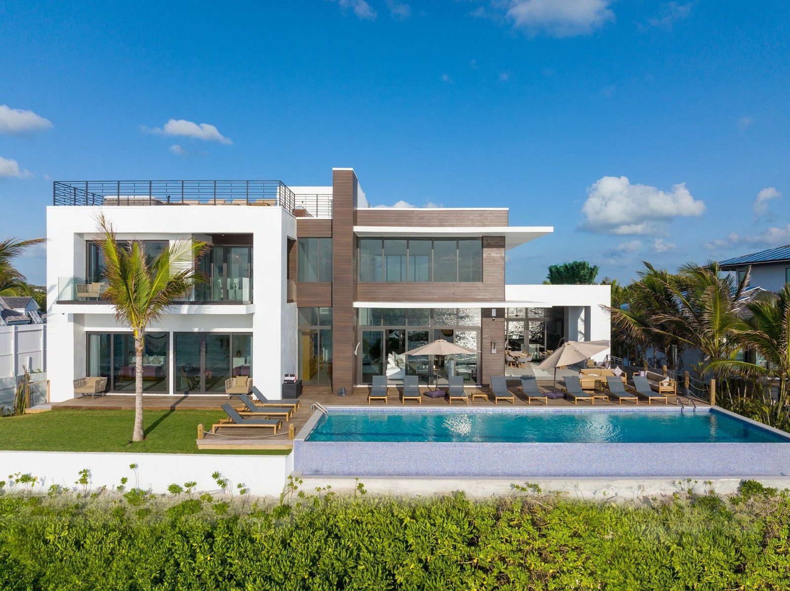 Modern Estate, Harbour Island House in Dunmore Town, Harbour Island, The Bahamas 1 - 11617204