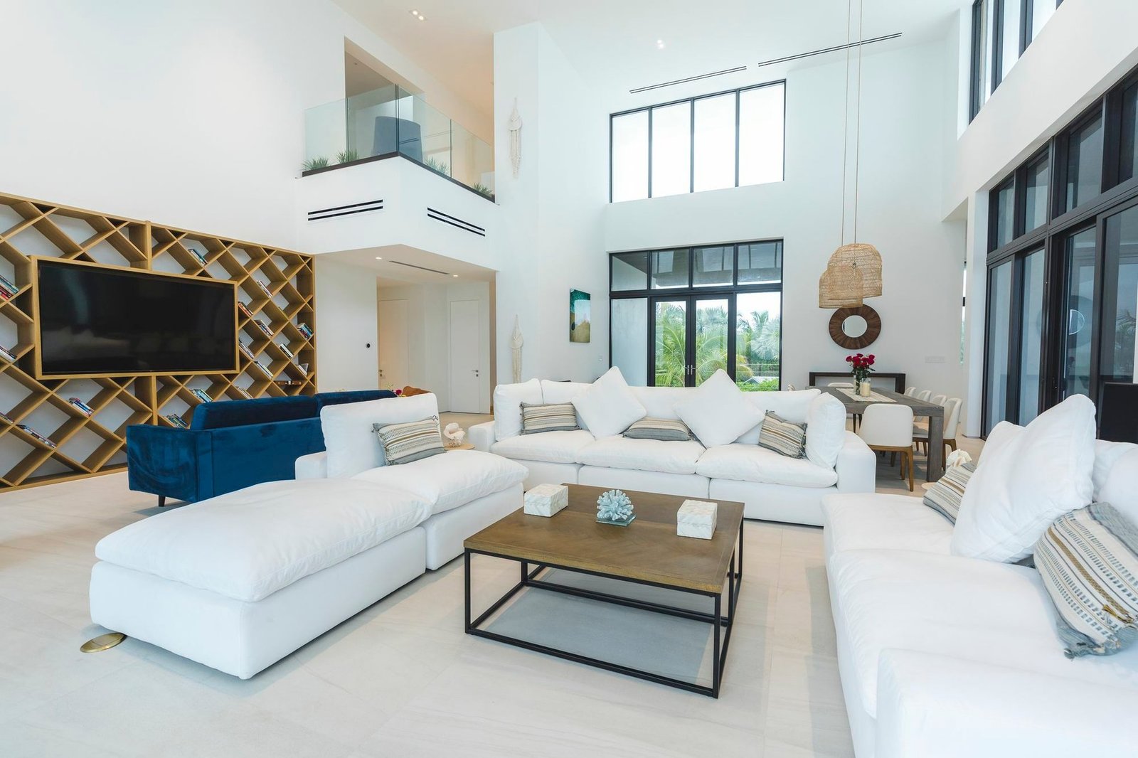 Modern Estate, Harbour Island House in Dunmore Town, Harbour Island, The Bahamas 1 - 11617204