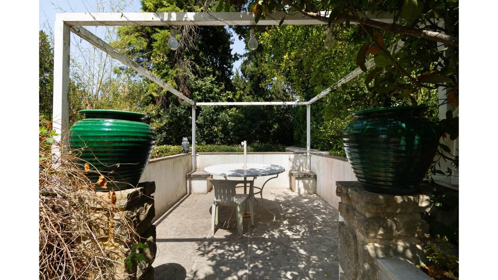 Four Bedroom Villa With Garden In Cascais House in Estoril, Cascais e Estoril, Lisbon 1 - 16064762