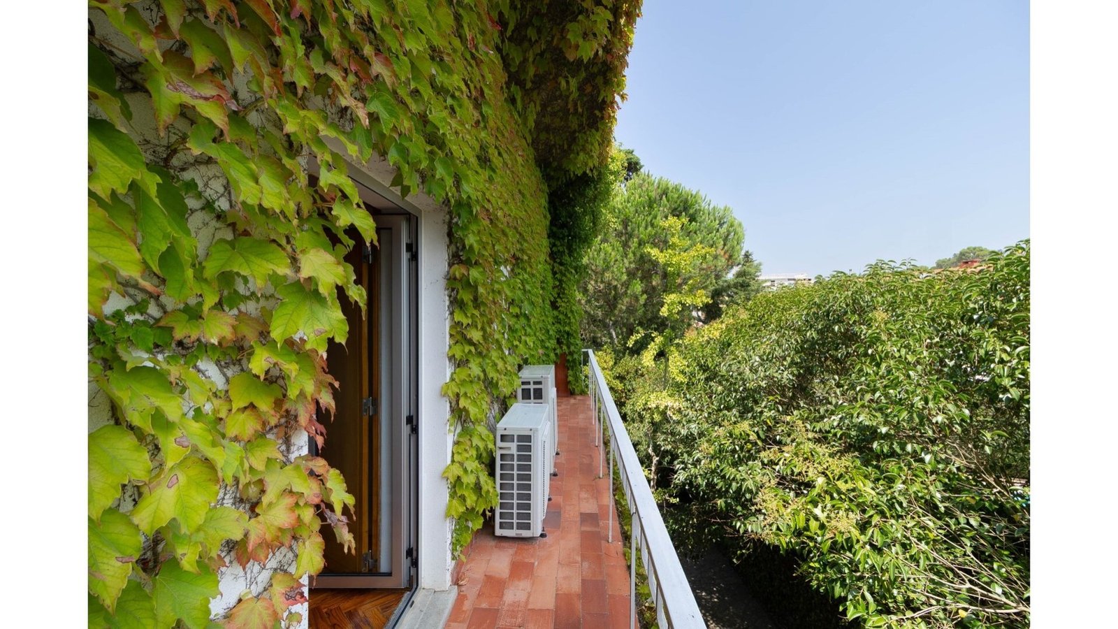 Four Bedroom Villa With Garden In Cascais House in Estoril, Cascais e Estoril, Lisbon 1 - 16064762