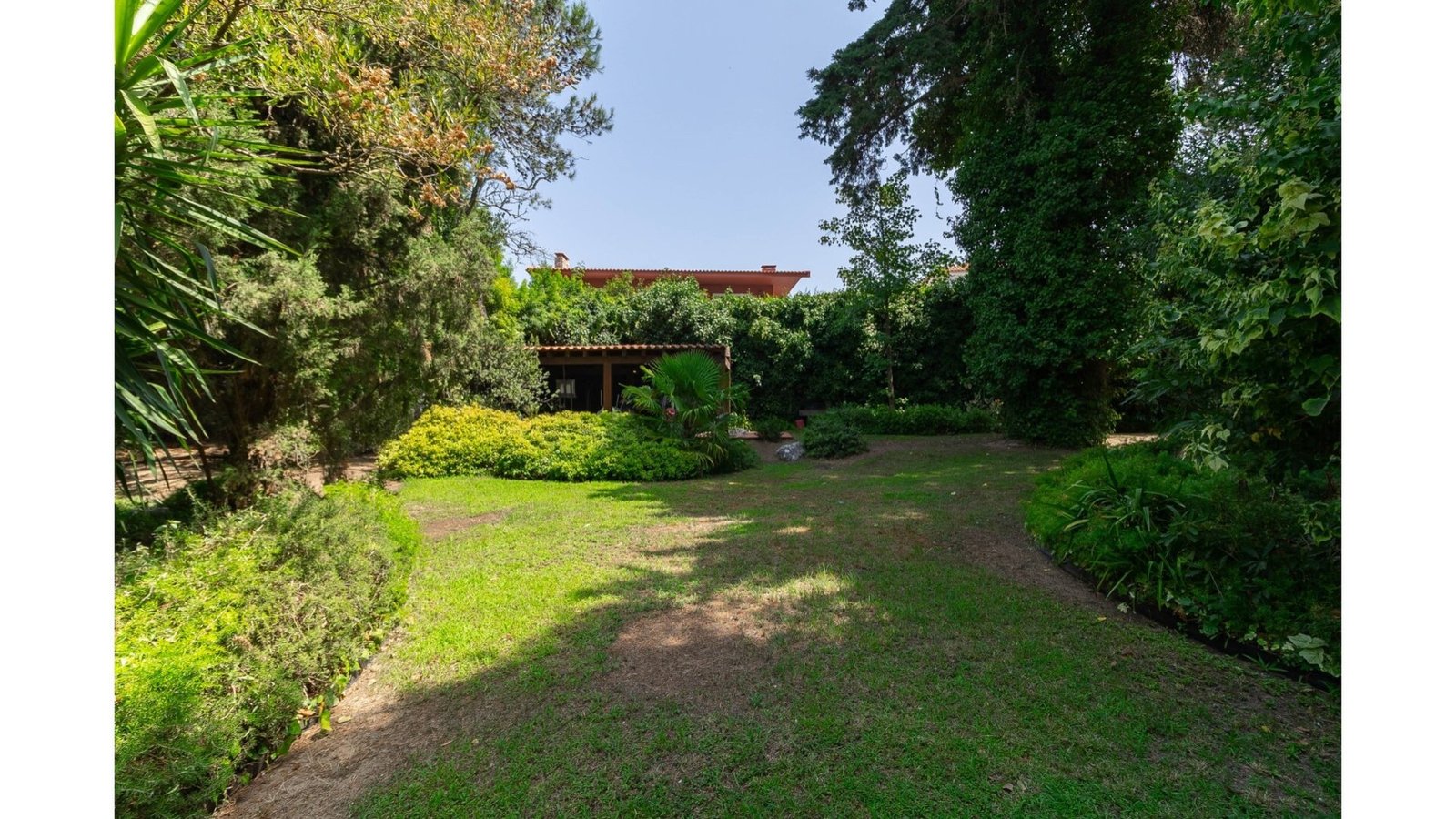 Four Bedroom Villa With Garden In Cascais House in Estoril, Cascais e Estoril, Lisbon 1 - 16064762