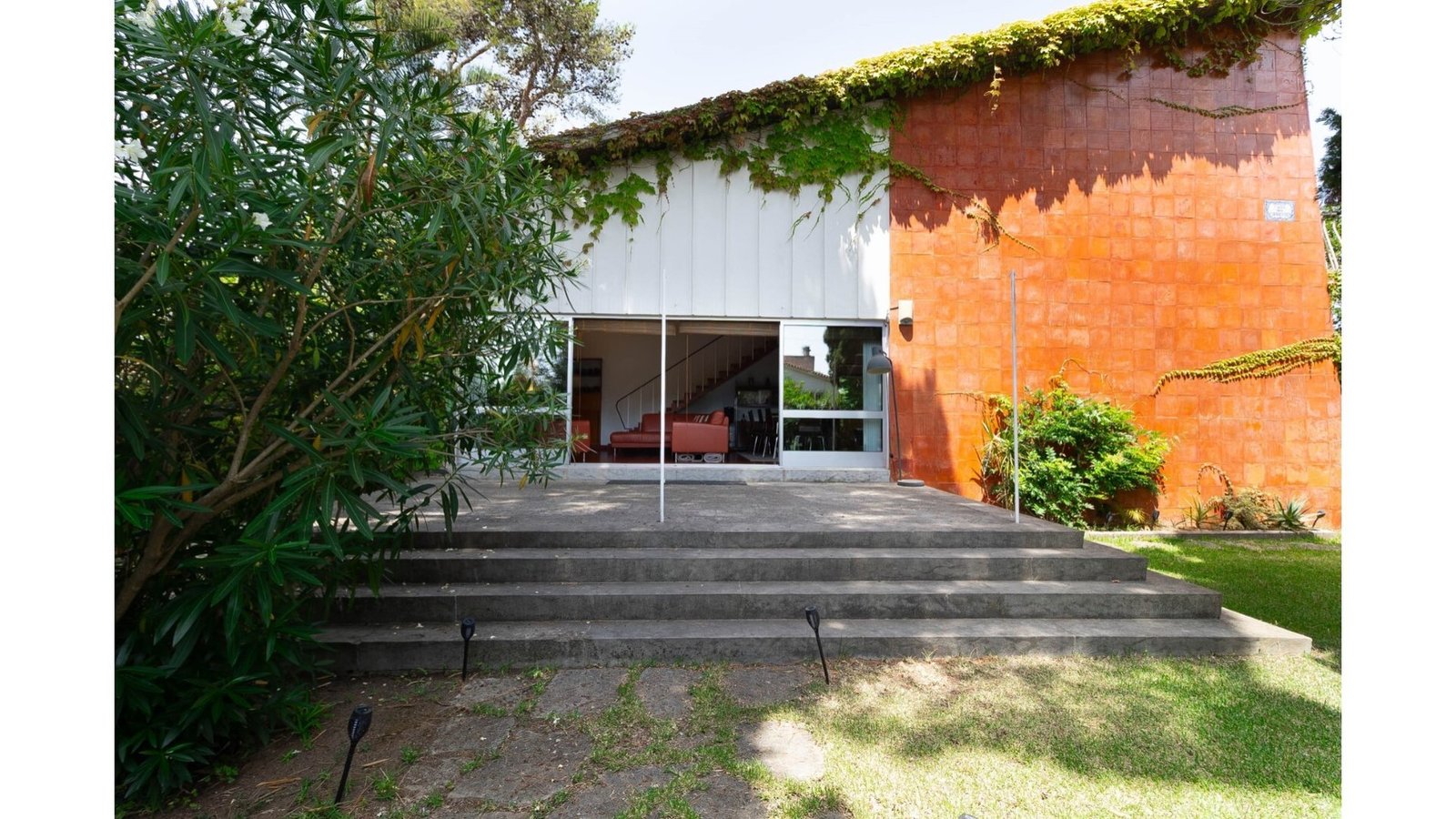 Four Bedroom Villa With Garden In Cascais House in Estoril, Cascais e Estoril, Lisbon 1 - 16064762