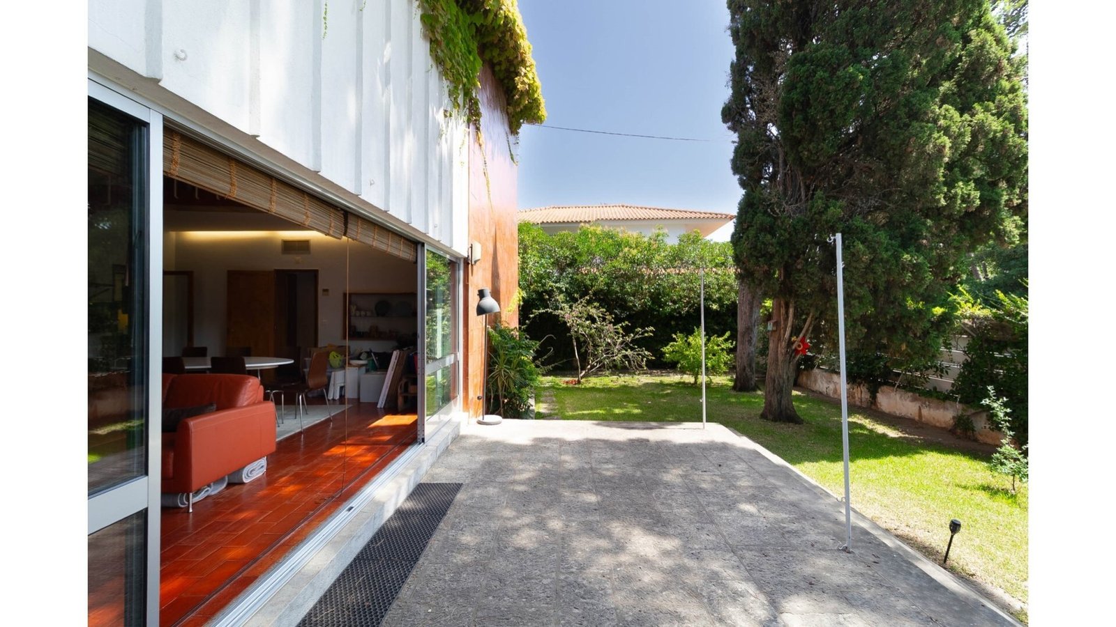 Four Bedroom Villa With Garden In Cascais House in Estoril, Cascais e Estoril, Lisbon 1 - 16064762