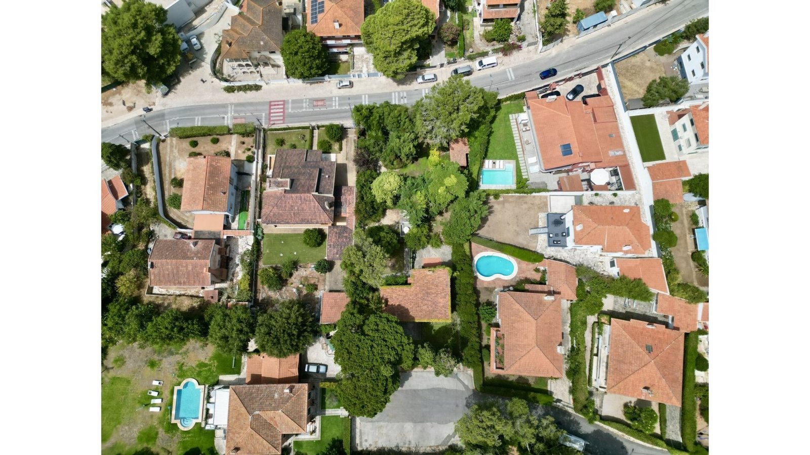 Four Bedroom Villa With Garden In Cascais House in Estoril, Cascais e Estoril, Lisbon 1 - 16064762