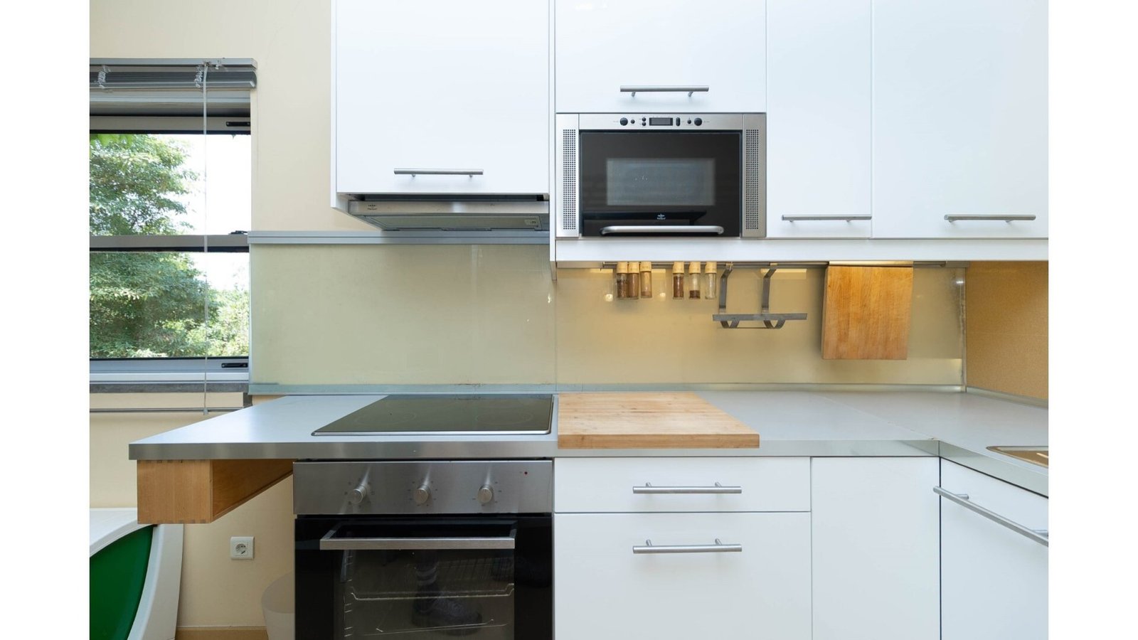 Four Bedroom Villa With Garden In Cascais House in Estoril, Cascais e Estoril, Lisbon 1 - 16064762