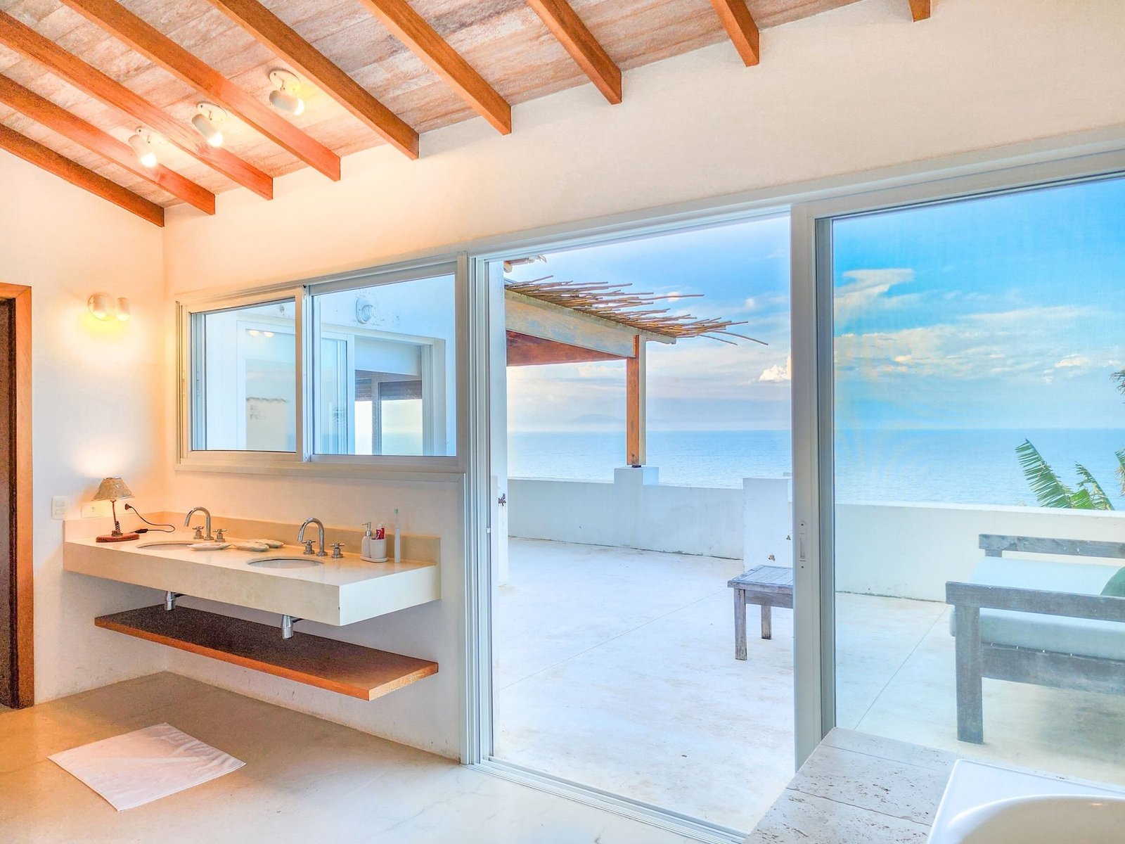 White Coastal House in Ilhabela, State of São Paulo, Brazil 1 - 15401171