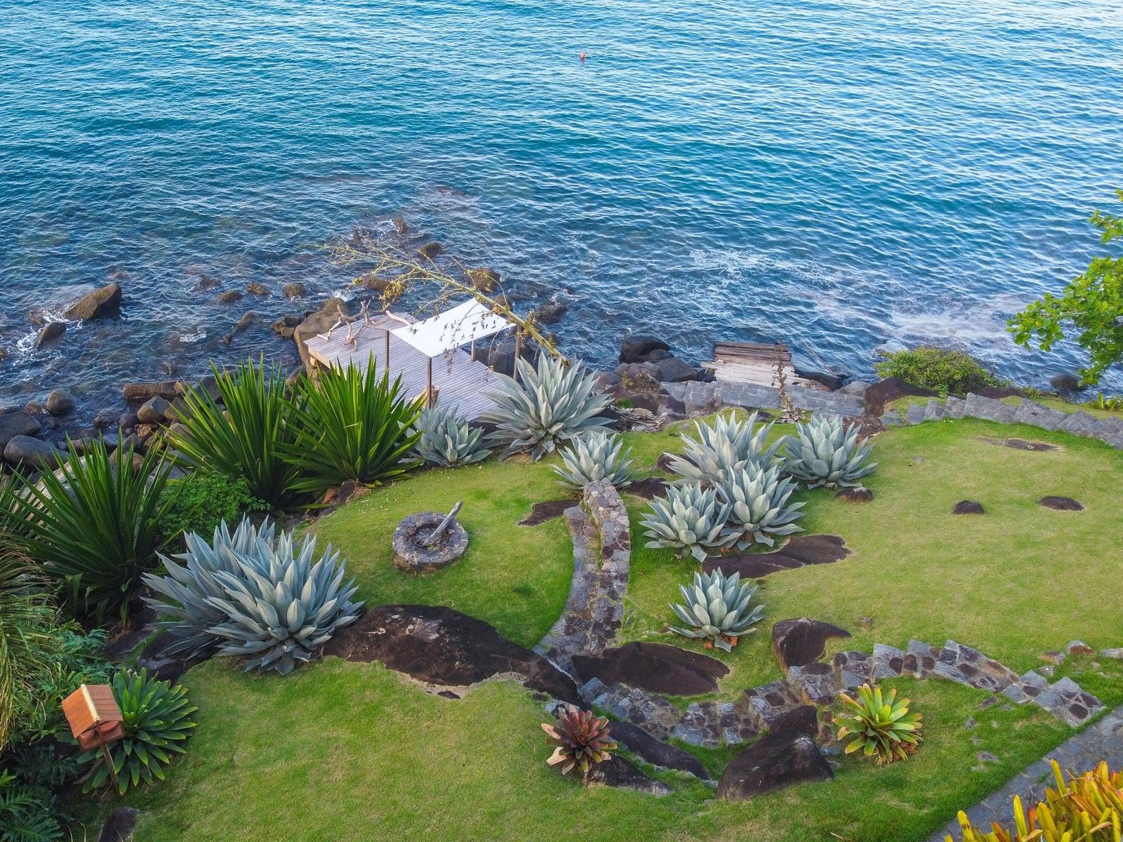 White Coastal House in Ilhabela, State of São Paulo, Brazil 1 - 15401171