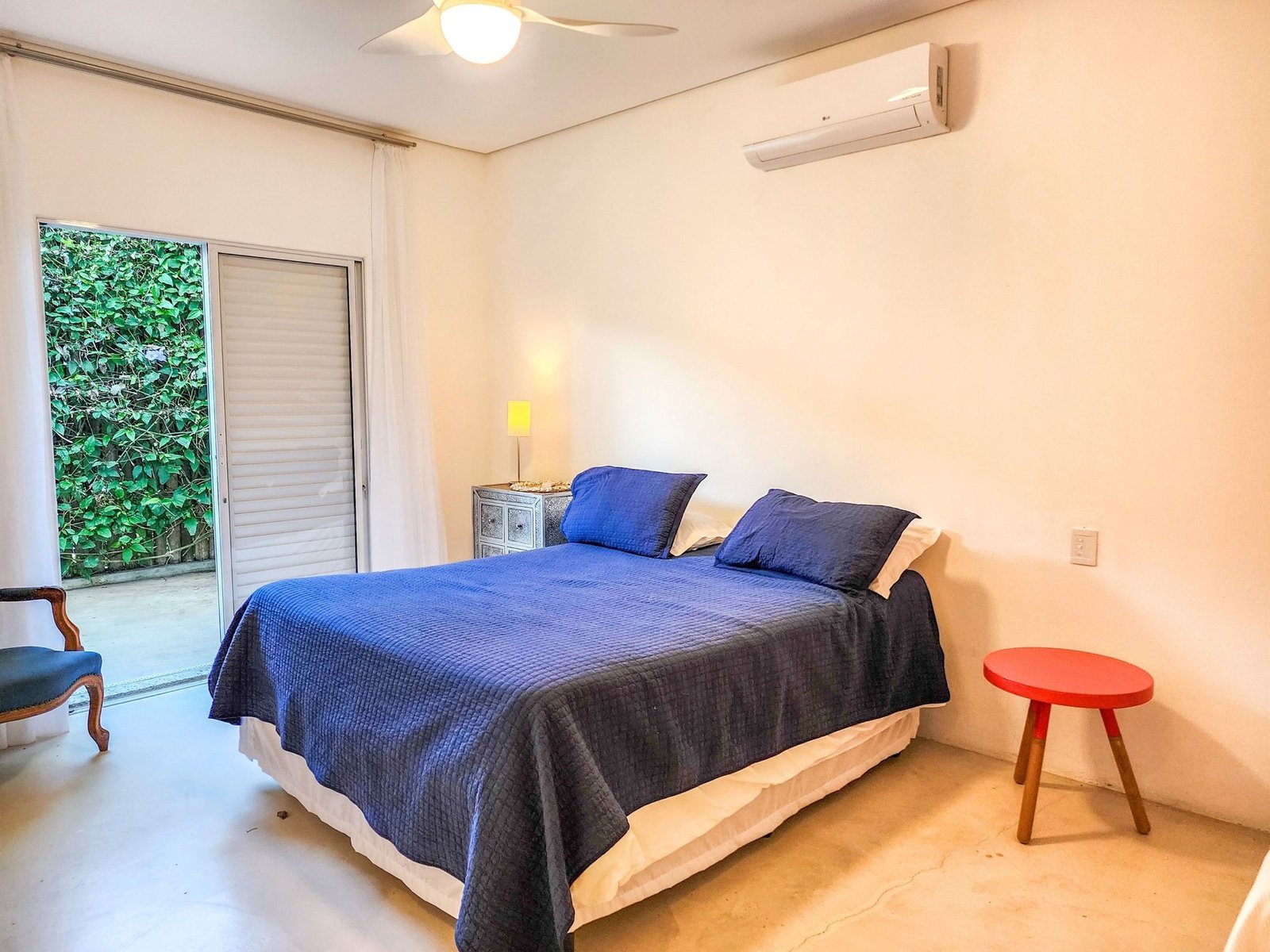 White Coastal House in Ilhabela, State of São Paulo, Brazil 1 - 15401171