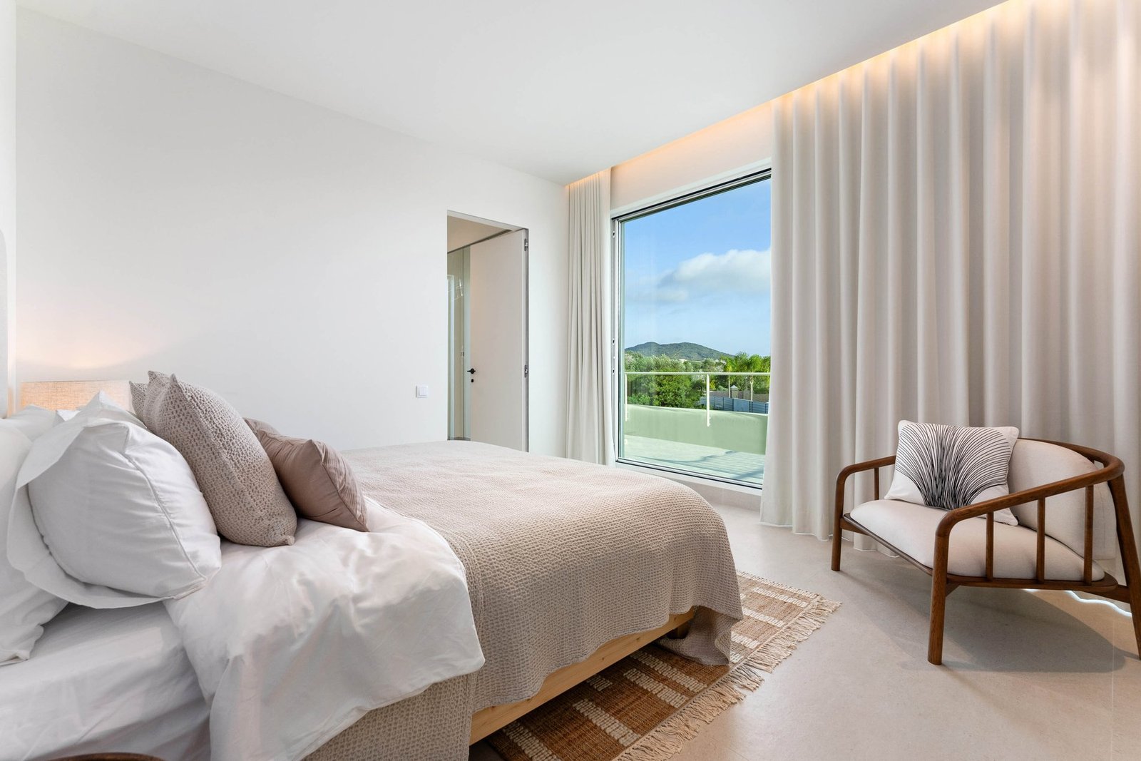 Modern 3 Bedroom Villa In Santa Barbara De Nexe House in Santa Barbara de Nexe, Algarve, Portugal 1 - 15119545