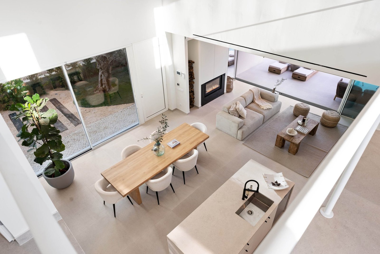 Modern 3 Bedroom Villa In Santa Barbara De Nexe House in Santa Barbara de Nexe, Algarve, Portugal 1 - 15119545