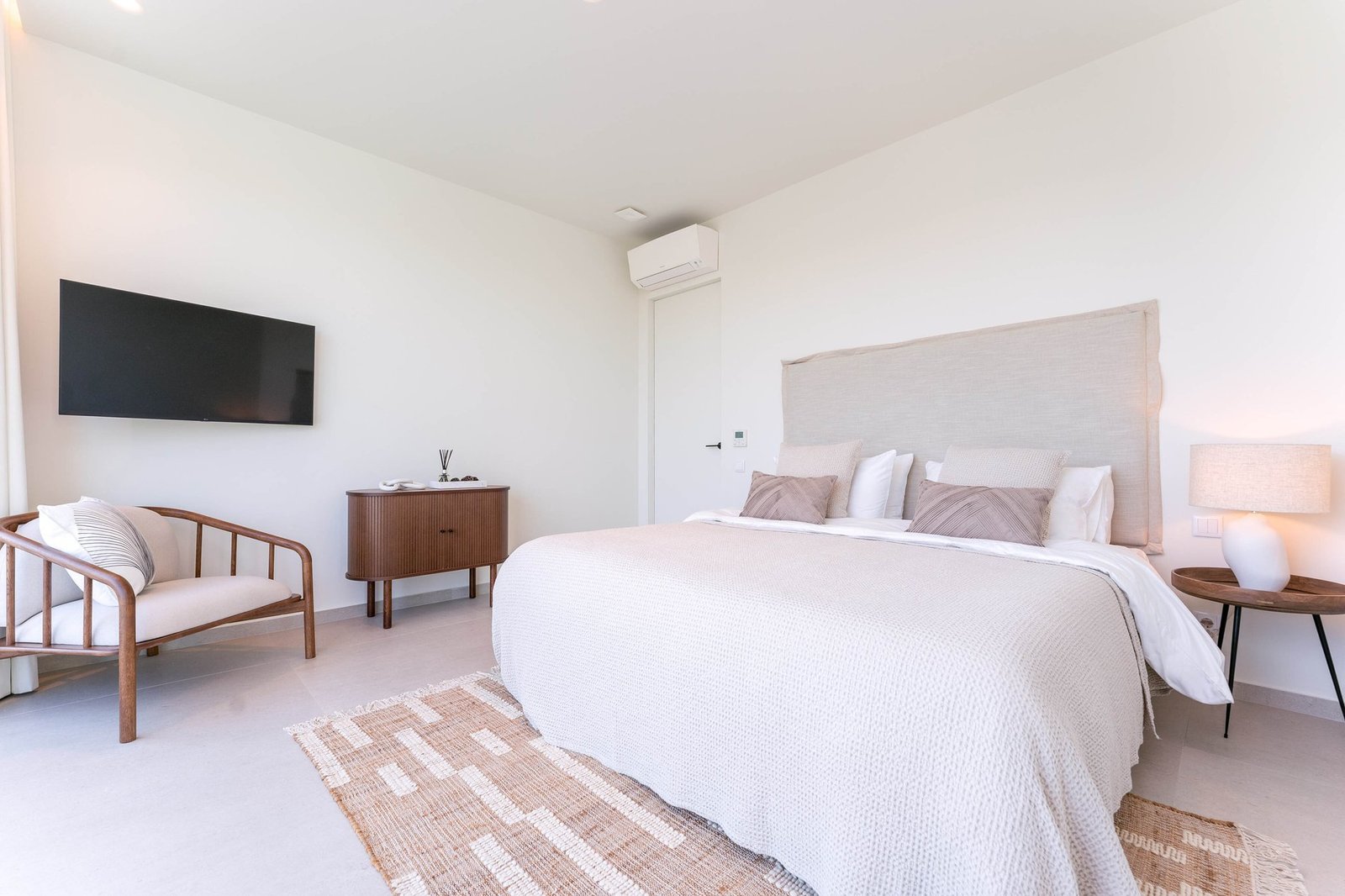 Modern 3 Bedroom Villa In Santa Barbara De Nexe House in Santa Barbara de Nexe, Algarve, Portugal 1 - 15119545