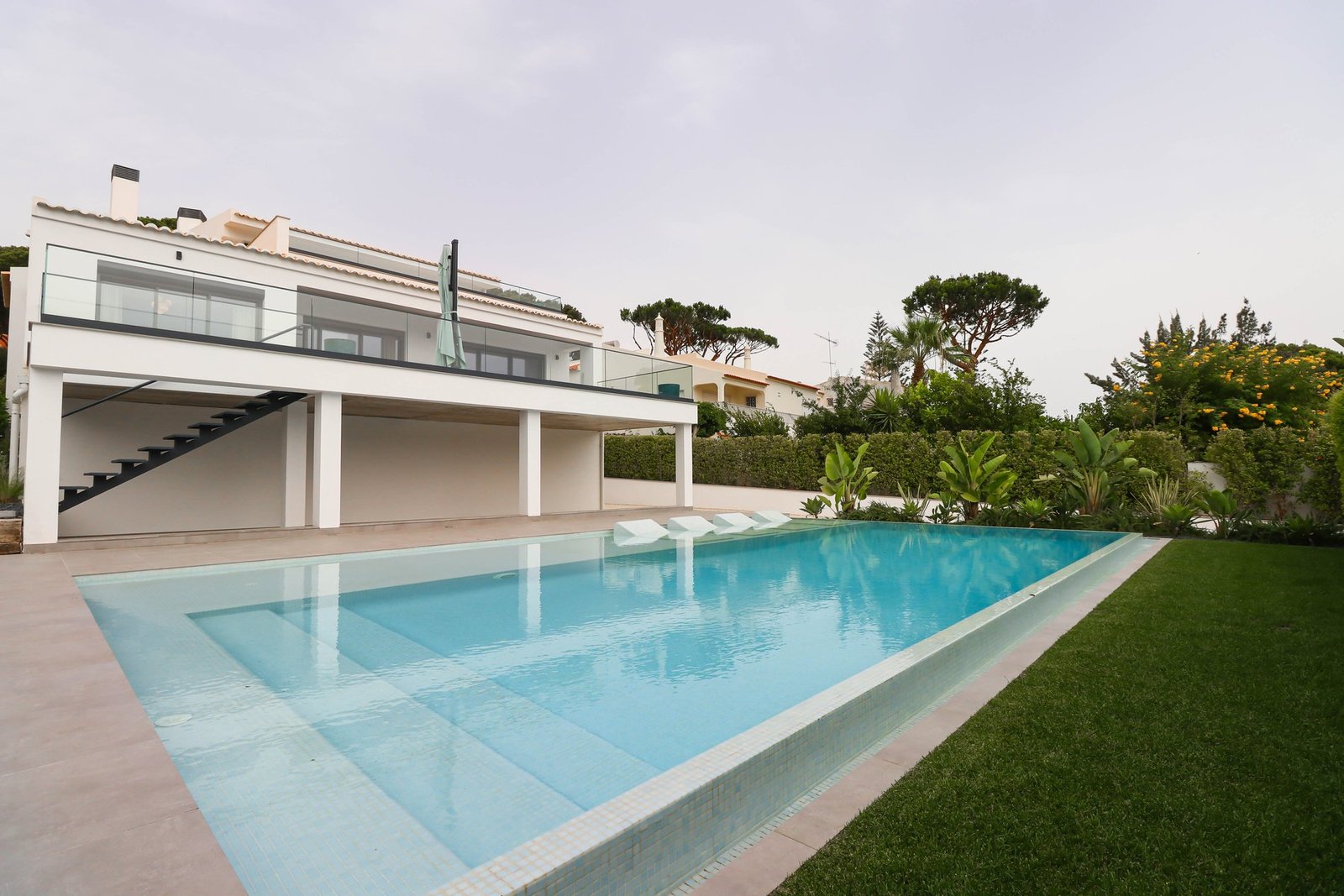 Glamorous 5 Bedroom House For Sale In Vilamoura, Portugal House in Vilamoura, Quarteira, Algarve 1 - 13111847