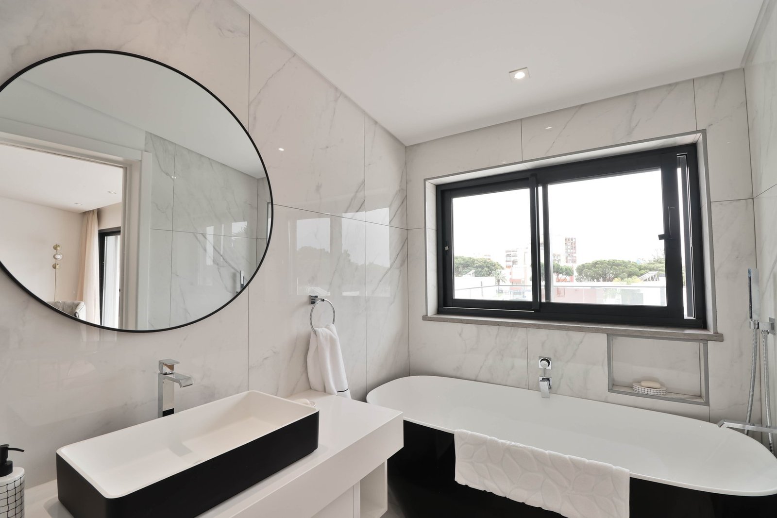 Glamorous 5 Bedroom House For Sale In Vilamoura, Portugal House in Vilamoura, Quarteira, Algarve 1 - 13111847