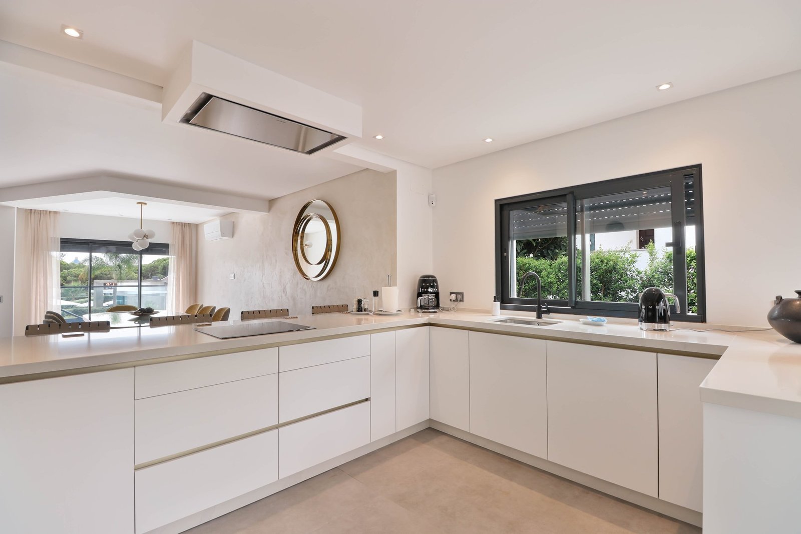 Glamorous 5 Bedroom House For Sale In Vilamoura, Portugal House in Vilamoura, Quarteira, Algarve 1 - 13111847