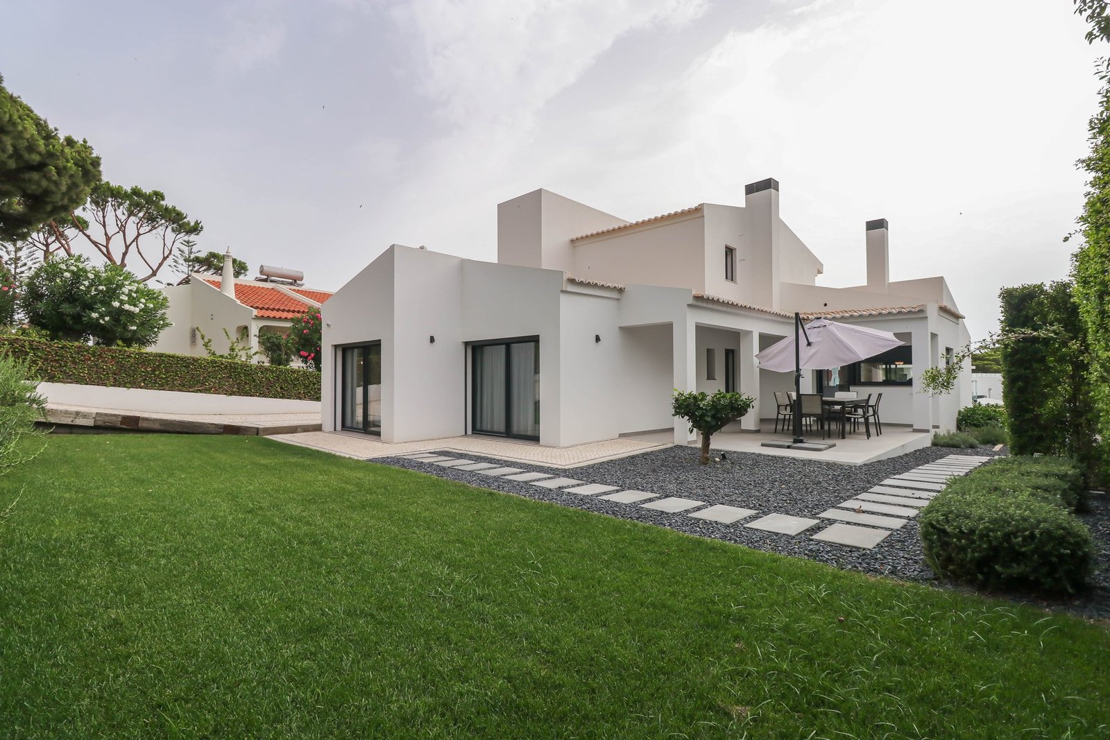 Glamorous 5 Bedroom House For Sale In Vilamoura, Portugal House in Vilamoura, Quarteira, Algarve 1 - 13111847