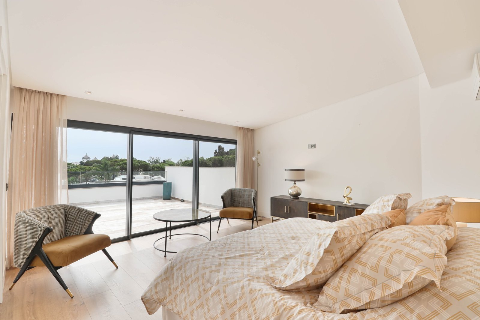 Glamorous 5 Bedroom House For Sale In Vilamoura, Portugal House in Vilamoura, Quarteira, Algarve 1 - 13111847