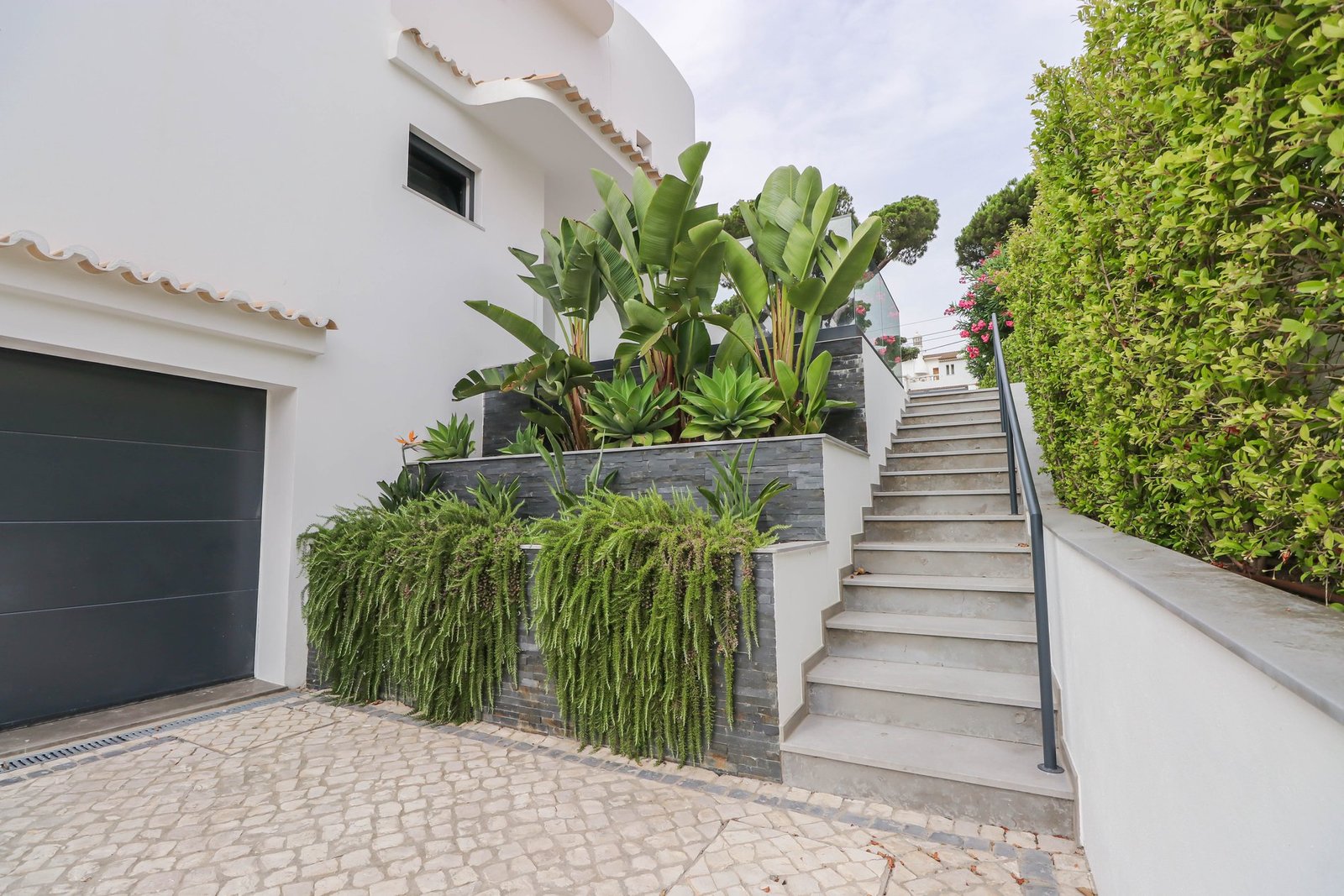 Glamorous 5 Bedroom House For Sale In Vilamoura, Portugal House in Vilamoura, Quarteira, Algarve 1 - 13111847