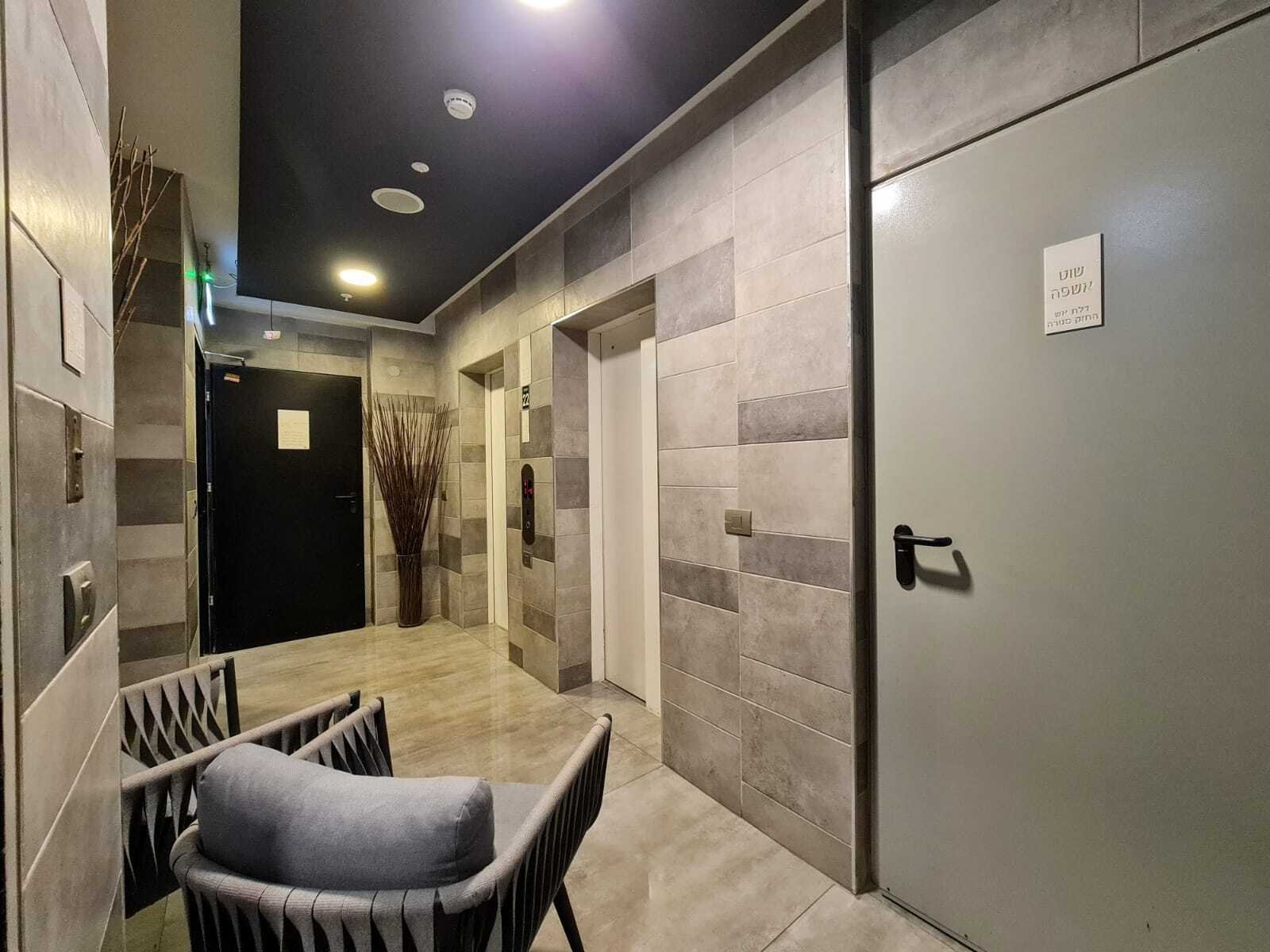 A Large And Spacious Mini Penthouse With A Balcony Facing To The Sea Ir Yamim, Netanya Penthouse in Netanya, Center District, Israel 1 - 12570019