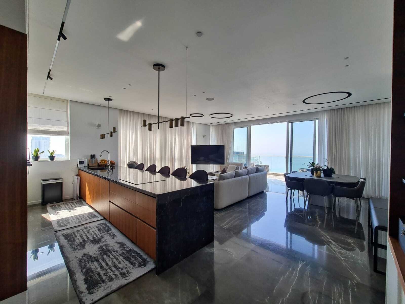 A Large And Spacious Mini Penthouse With A Balcony Facing To The Sea Ir Yamim, Netanya Penthouse in Netanya, Center District, Israel 1 - 12570019